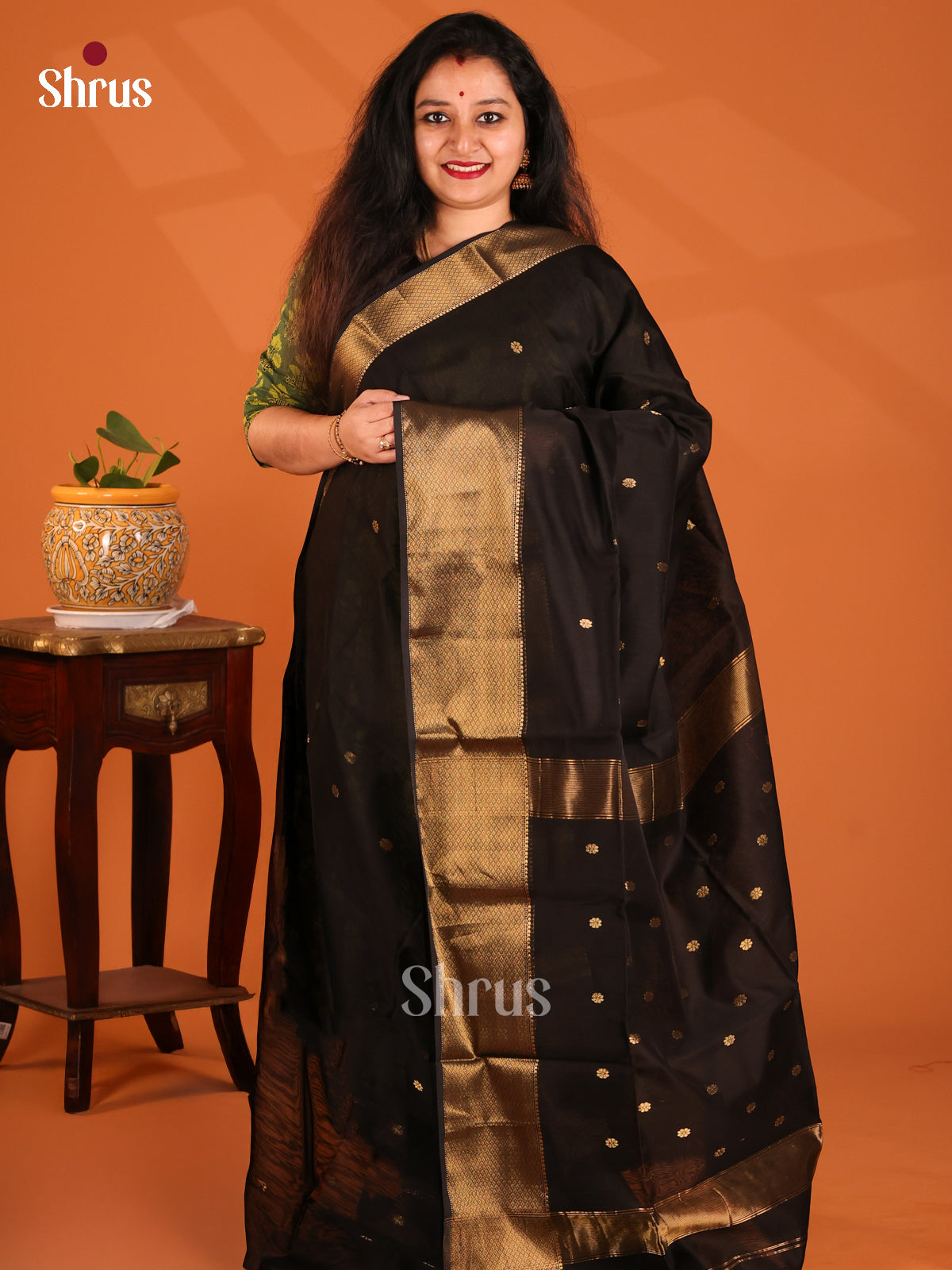 Black(Single Tone)- Maheshwari silkcotton Saree - Shop on Shrus.com