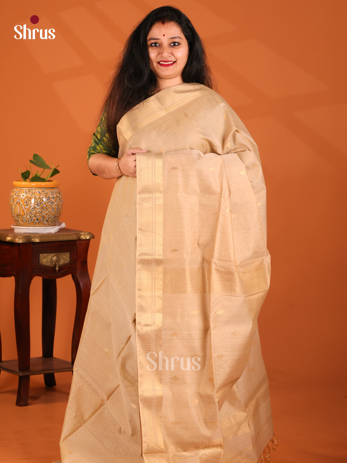 Beige(Single Tone)- Maheshwari silkcotton Saree - Shop on Shrus.com