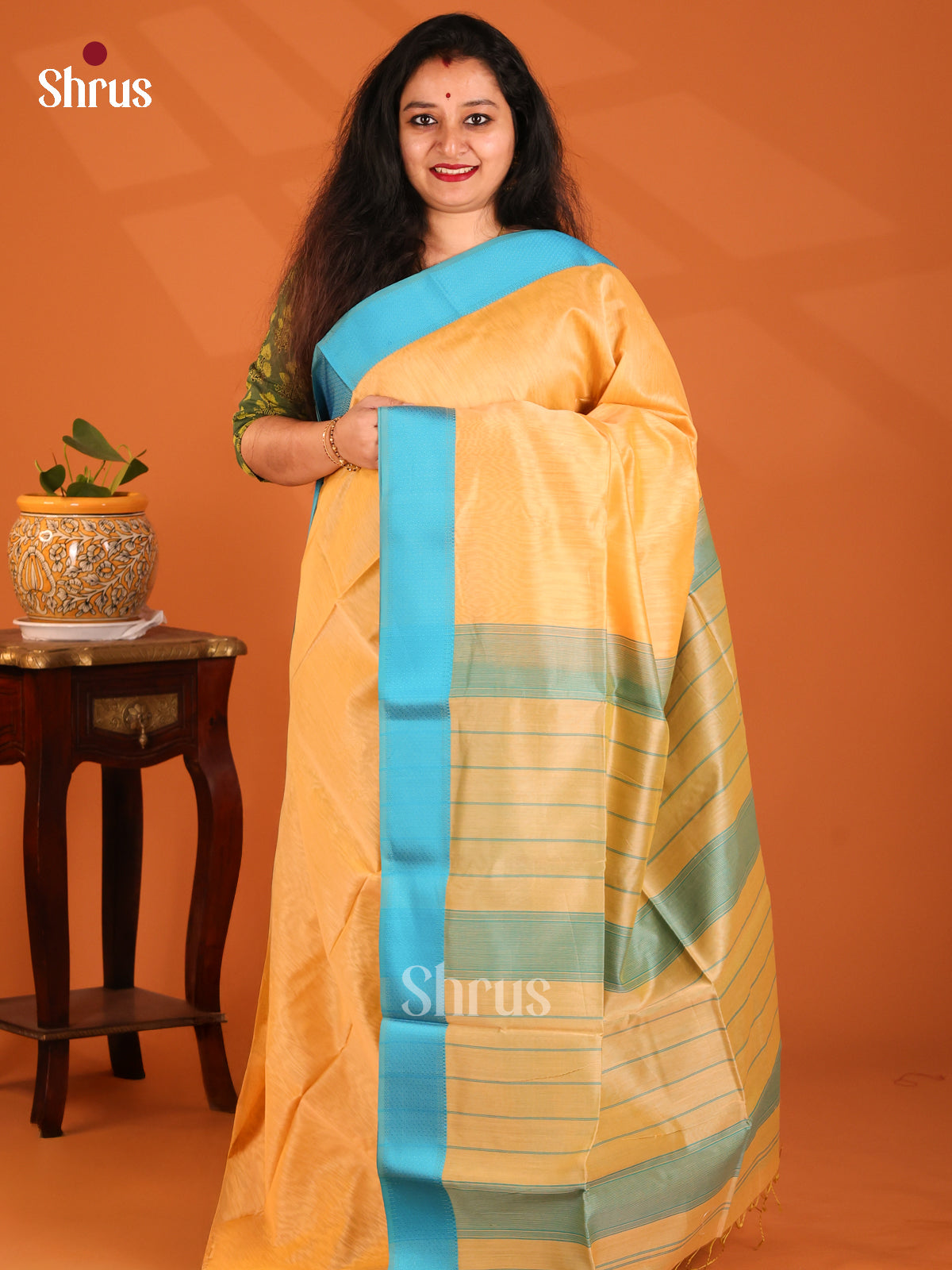 Peach with Blue- Maheshwari silkcotton Saree - Shop on Shrus.com