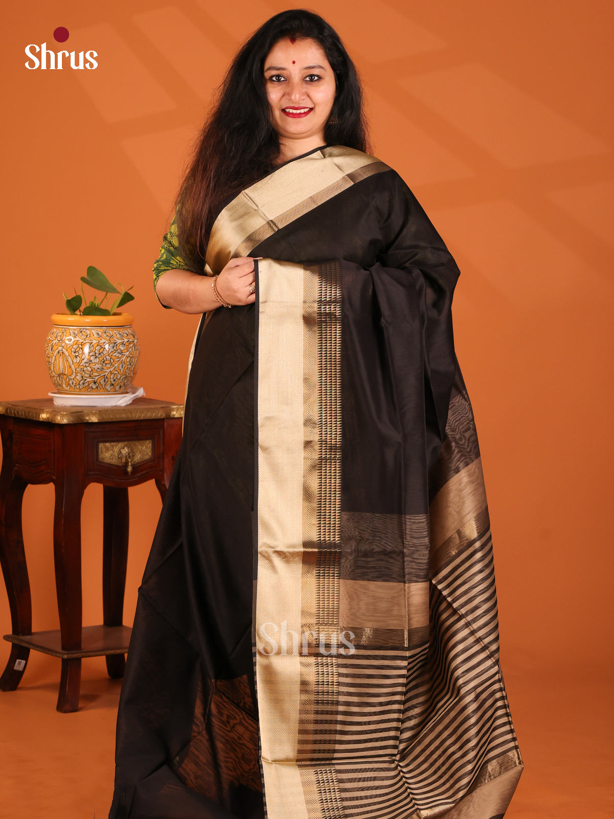 Black with Grey- Maheshwari silkcotton Saree - Shop on Shrus.com