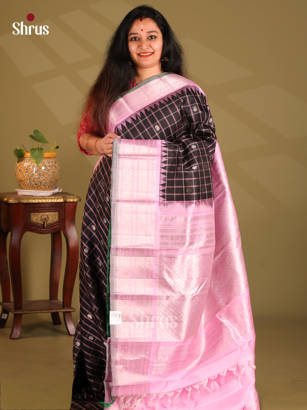 Beautiful Black & Pink Gadwal silk Saree with thread woven checks & buttas