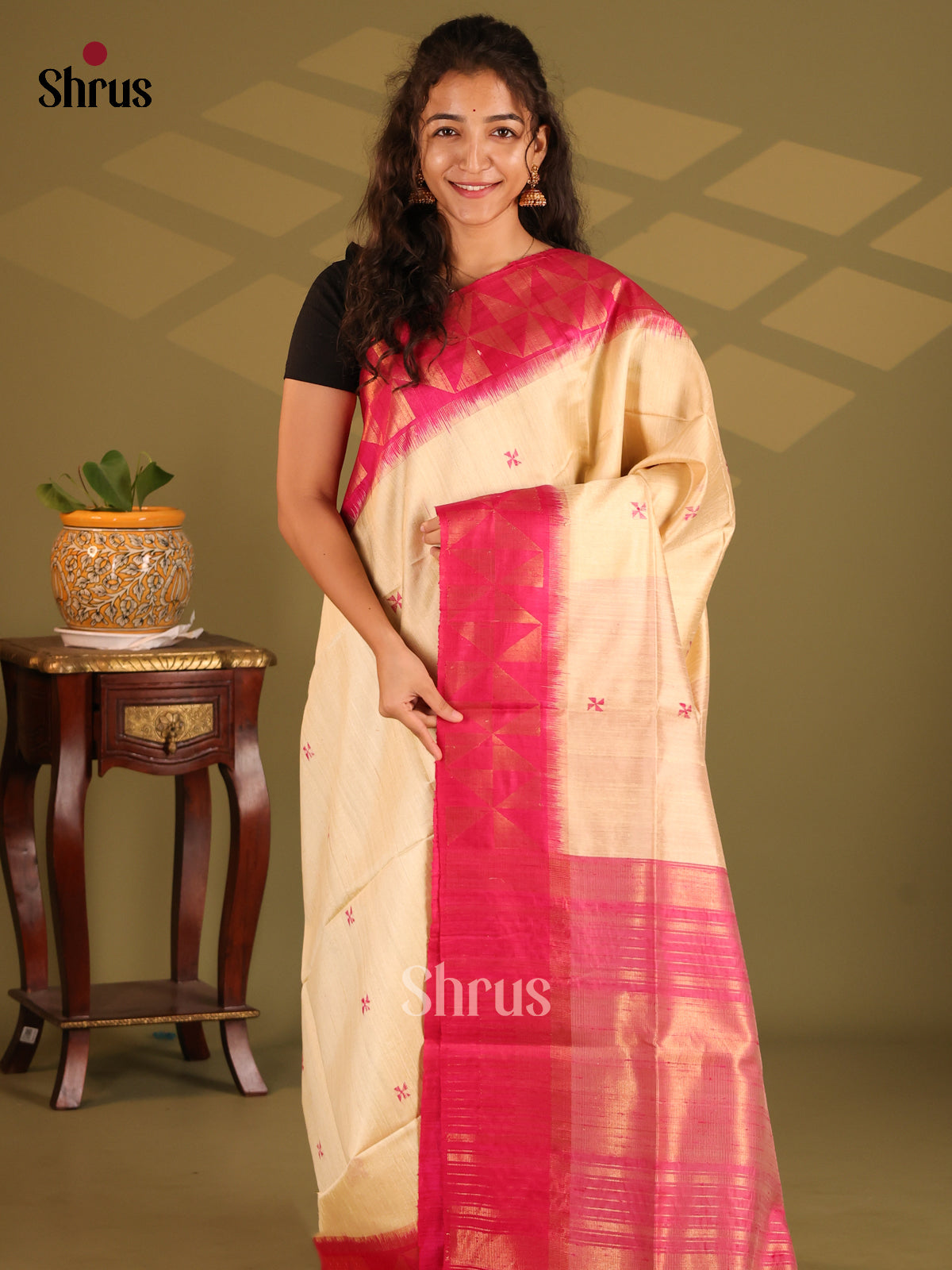 Charming Cream Raw Silk Saree with thread woven buttas , contrast Pink zari woven Pallu - Shop on Shrus.com