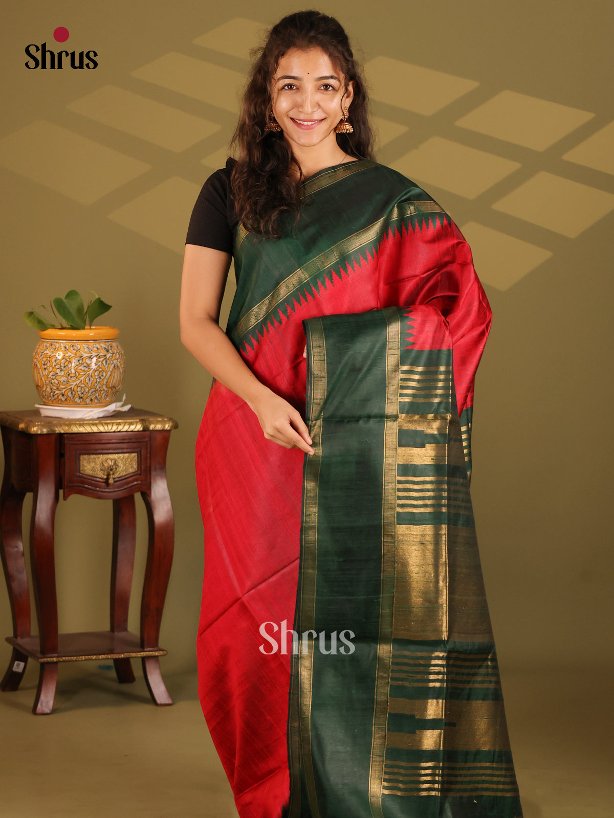 Pretty Red Raw Silk Saree with contrast green Rettaipet zari border - Shop on Shrus.com