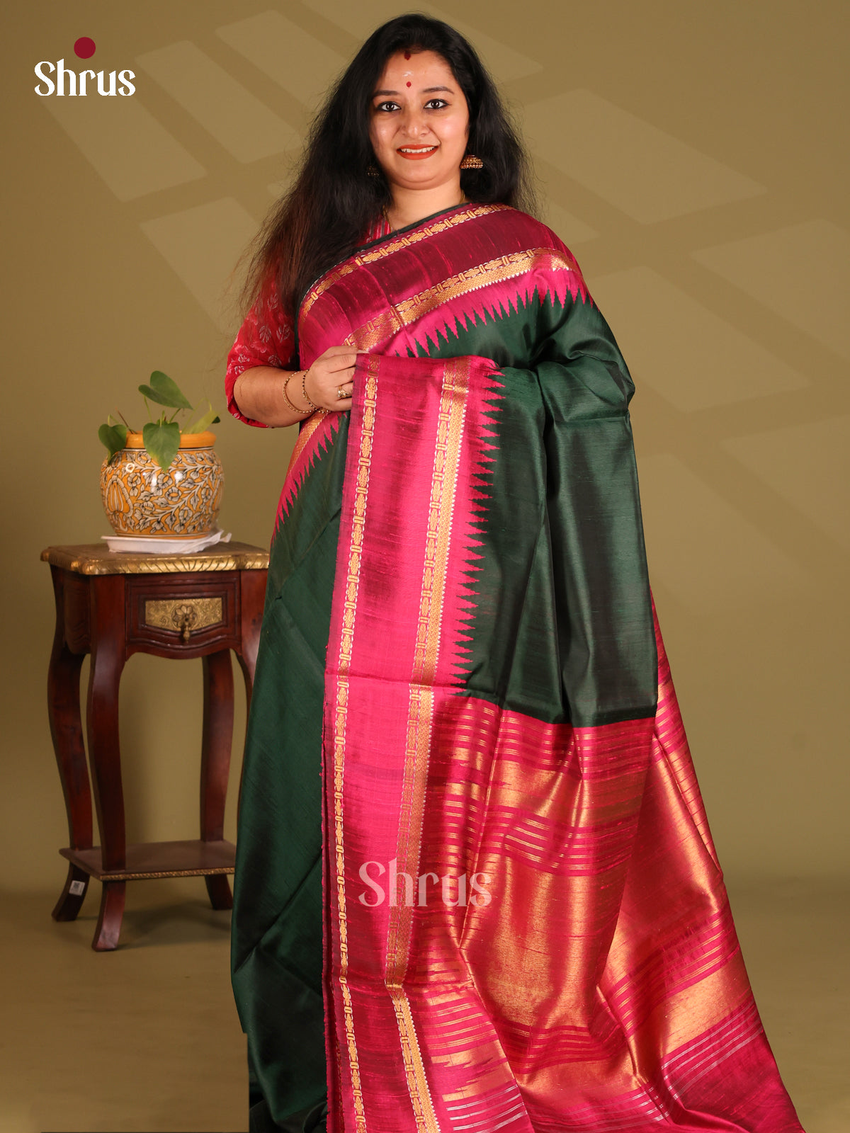 Exquisite Green Raw Silk Saree with simple plain body ,Rettaipet border