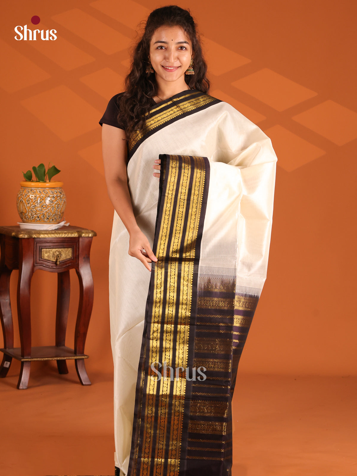 Exquisite Cream Silk Cotton Saree with contrast Brown zari border - Shop on Shrus.com