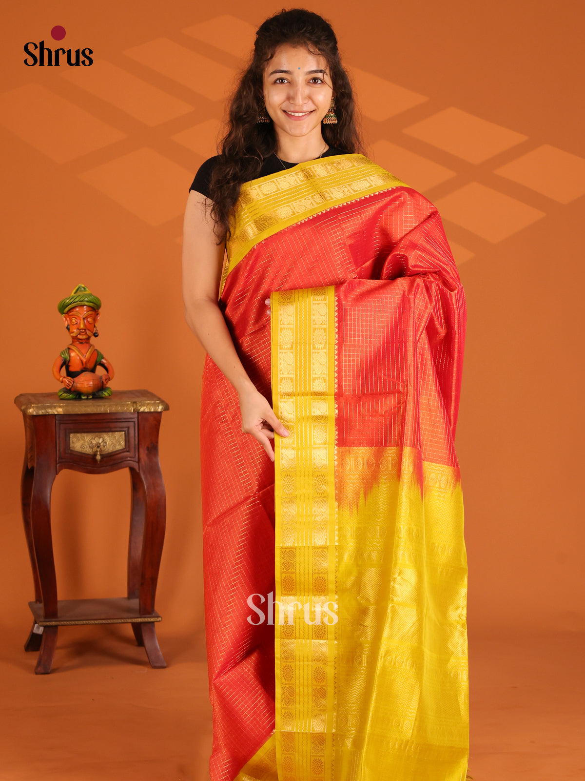 Fiery Red Silk Cotton Saree with gold zari checks & mathulir zari brocade pallu - Shop on Shrus.com