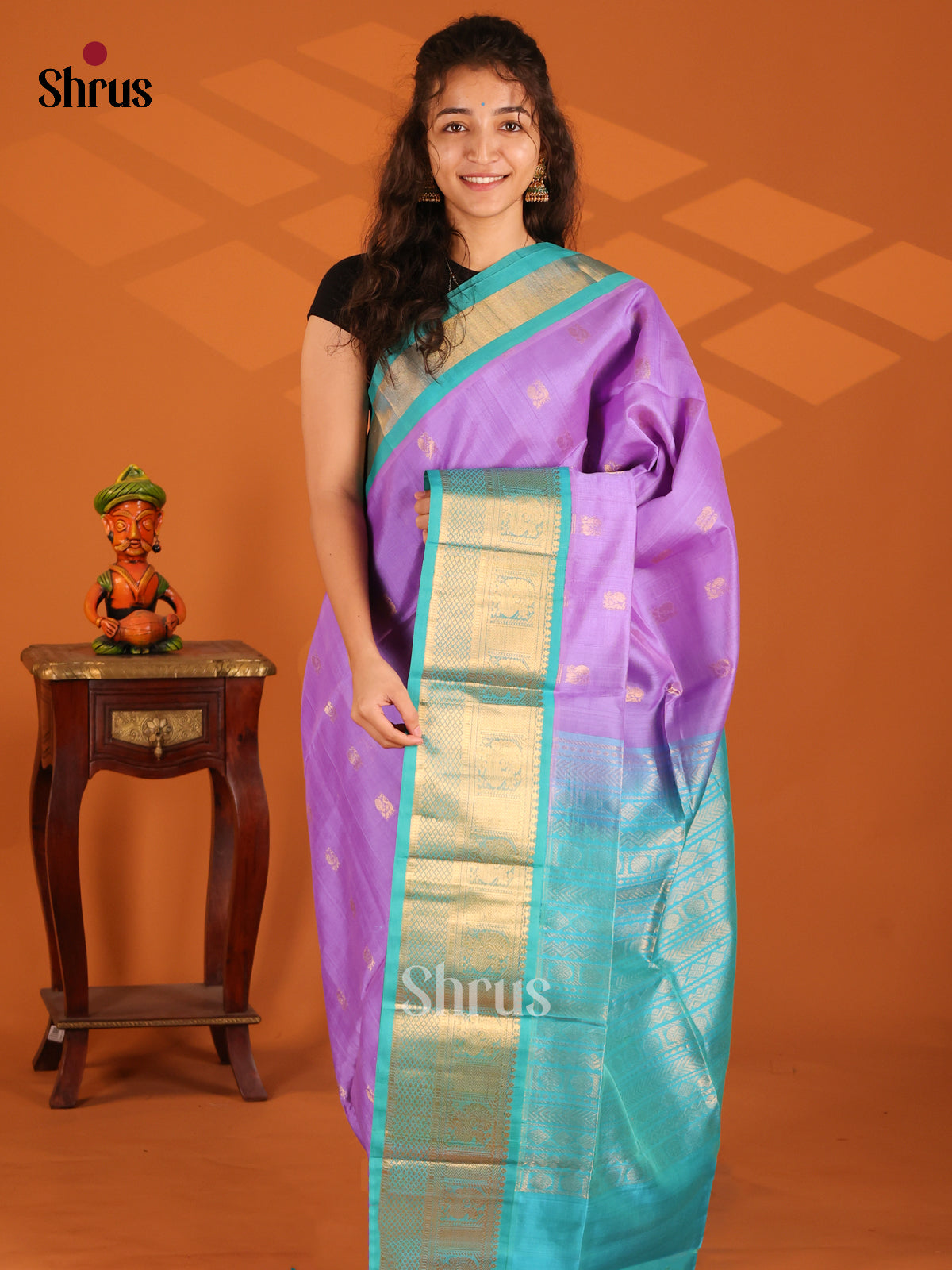 Elegant Lavender Silk Cotton Saree with golden peacock buttas & brocade border - Shop on Shrus.com