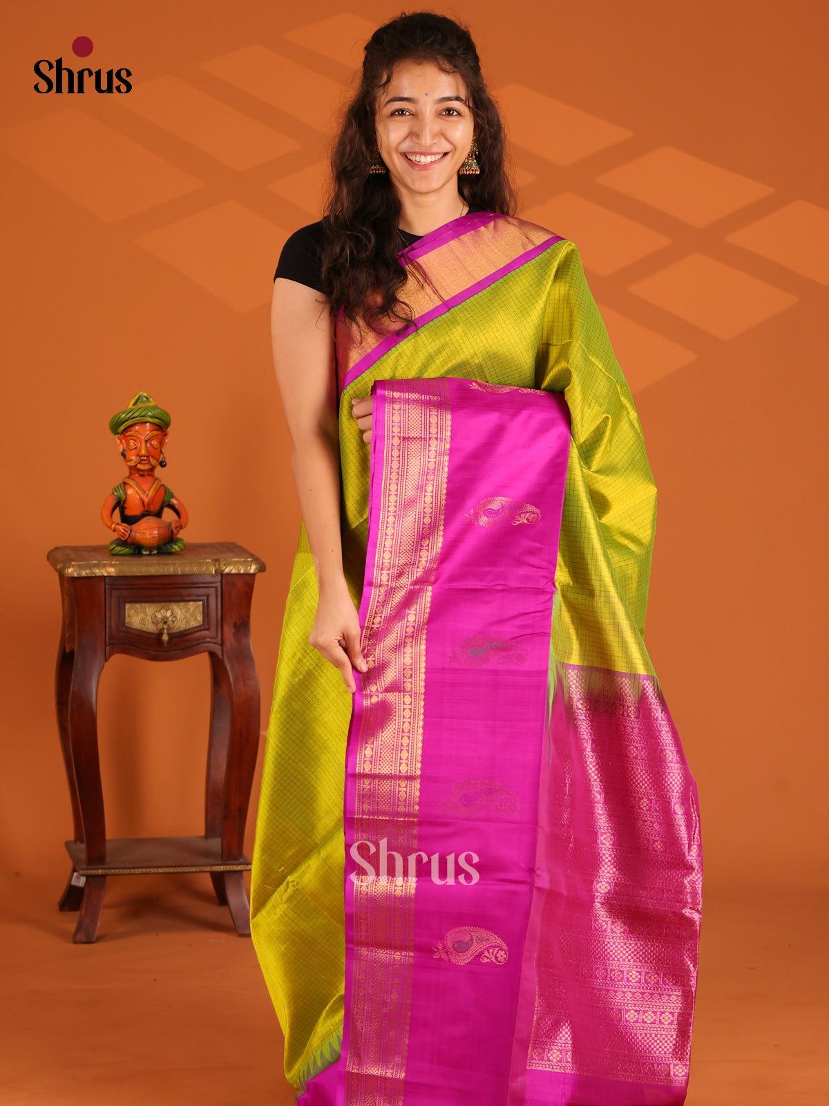 Majestic Lite Green Silk Cotton Saree with thread woven podi kattam & brocade pallu - Shop on Shrus.com