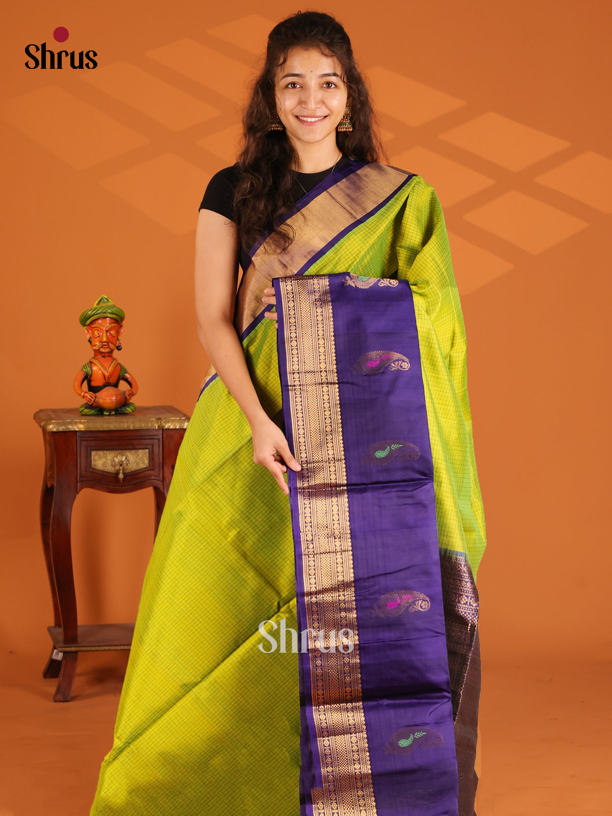Lustrous Lite Green Silk Cotton Saree with podi kattam & blue zari brocade pallu - Shop on Shrus.com
