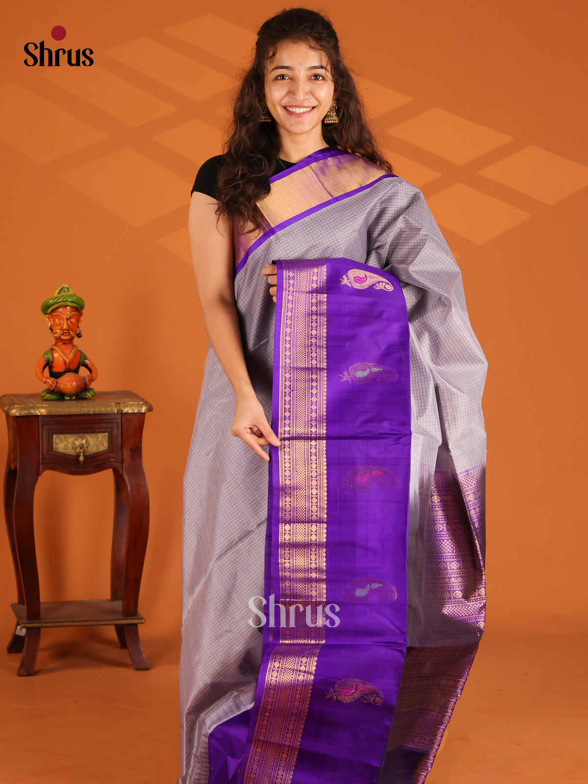 Elegant Grey Silk Cotton Saree with thread woven checks pattern & Purple zari border