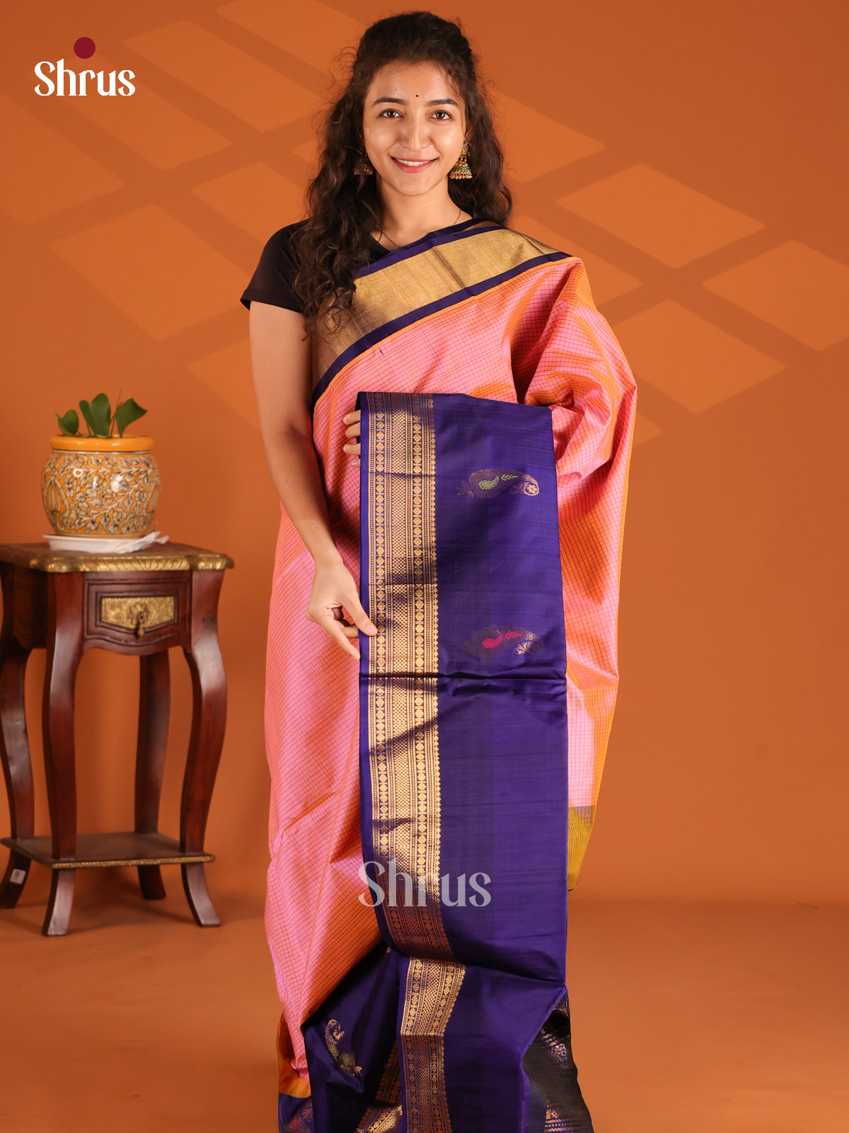 Lustrous Peachish Pink Silk Cotton Saree with thread woven checks , blue zari border