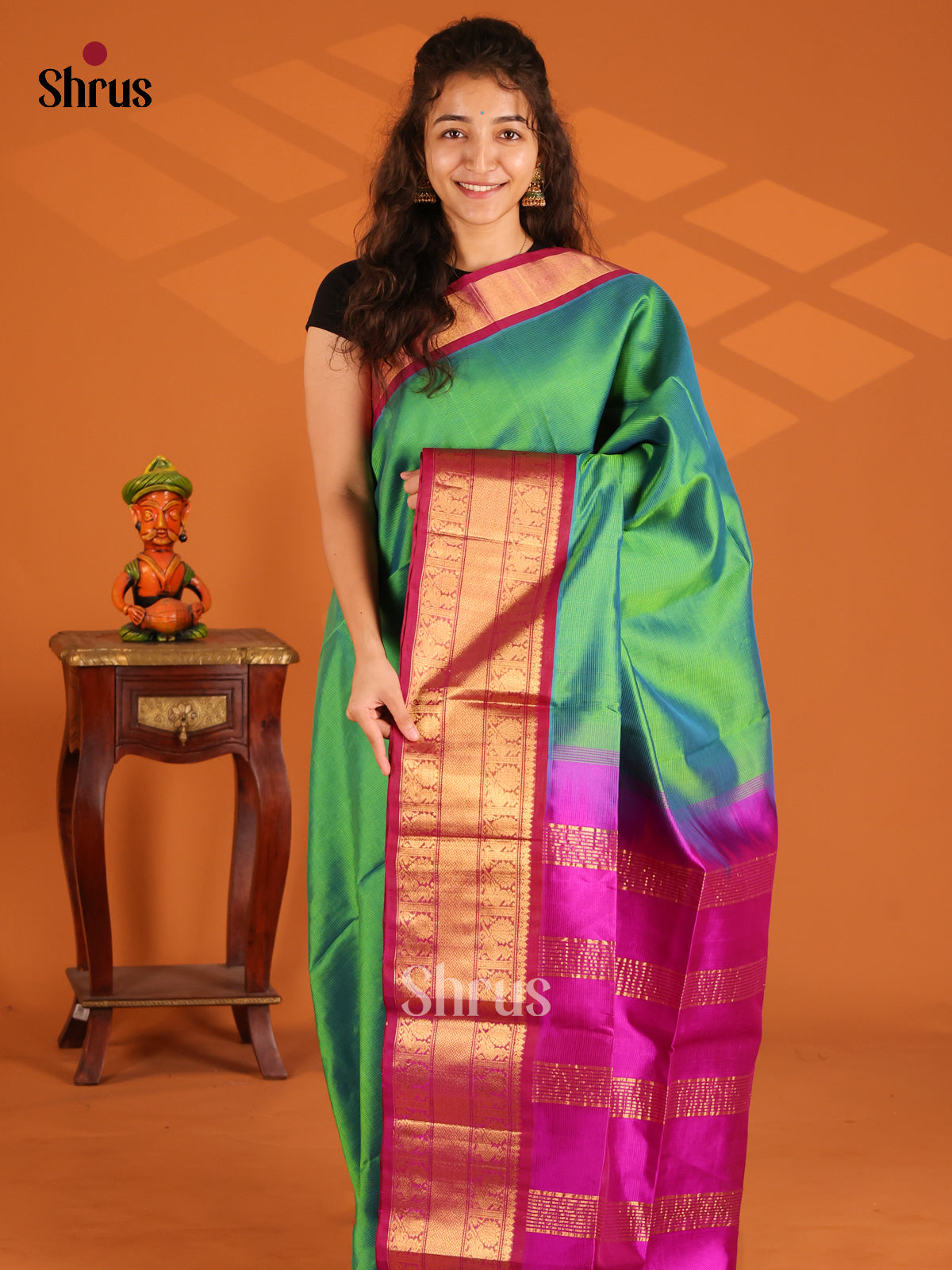 Classic Green Silk Cotton Saree with Simple Body , Majenta zari border - Shop on Shrus.com