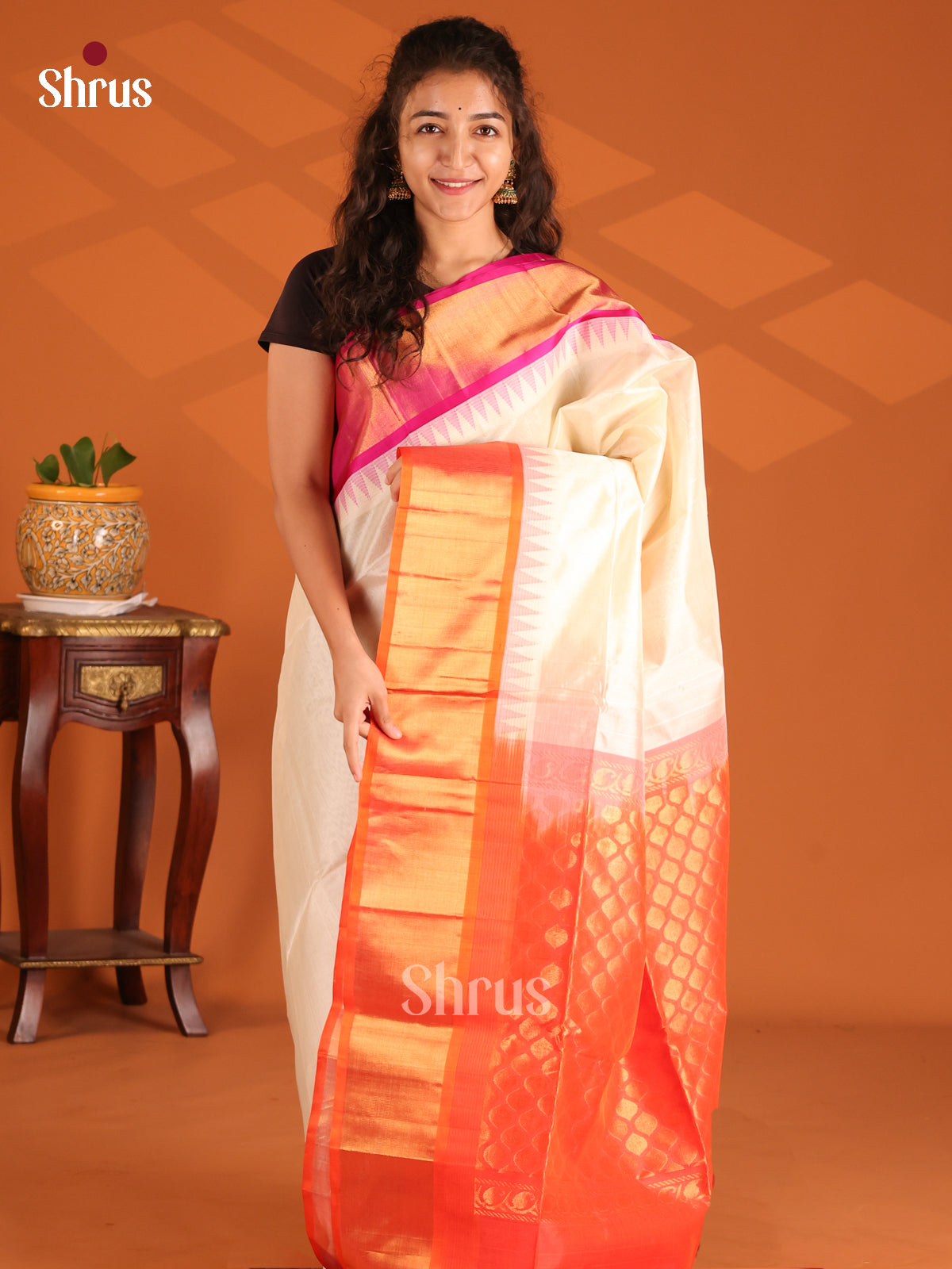 Vivacious Cream Silk Cotton Saree with ganga jamuna zari border - Shop on Shrus.com