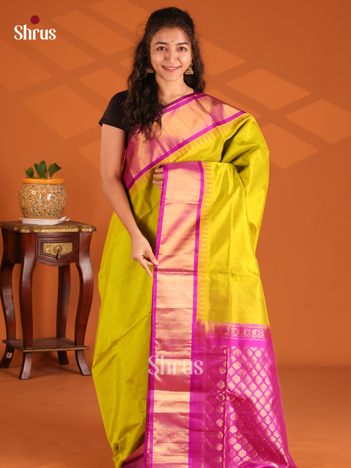 Exquisite Light Green Silk Cotton Saree with Majenta zari brocade pallu - Shop on Shrus.com