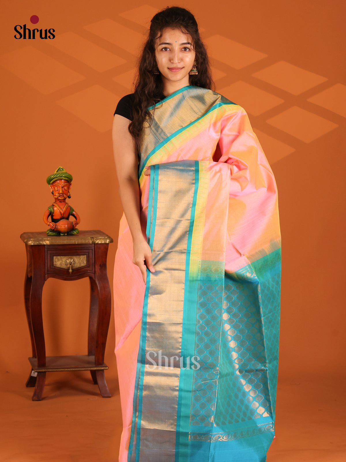 Lustrous Peachish Pink Silk Cotton Saree with floral brocade pallu - Shop on Shrus.com