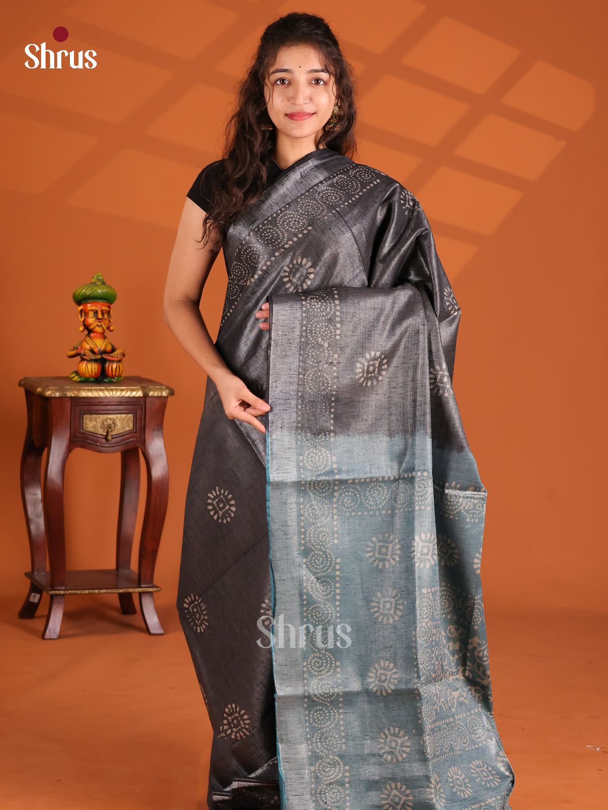 DES28368 - Bhatik Saree - Shop on Shrus.com