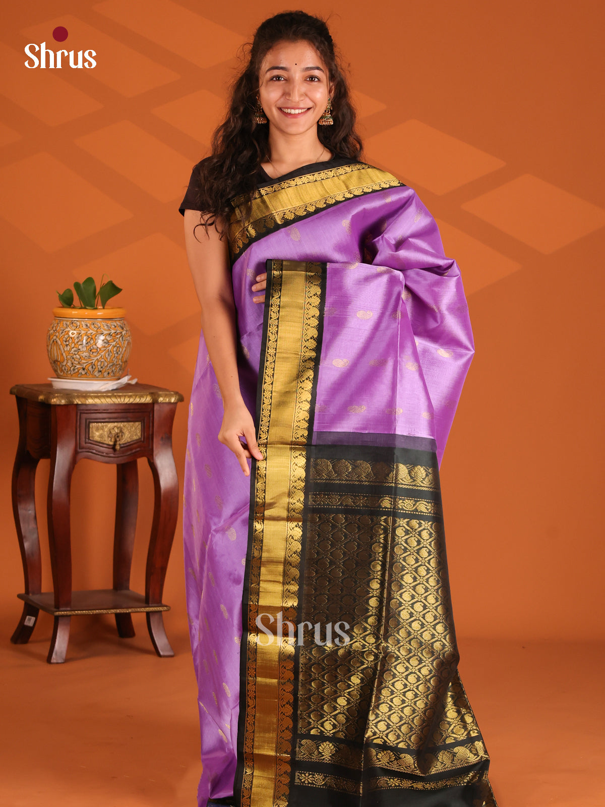 Stunning Lavender Silk Cotton Saree With Zari Buttas & Grand Black Zari Woven Pallu - Shop on Shrus.com
