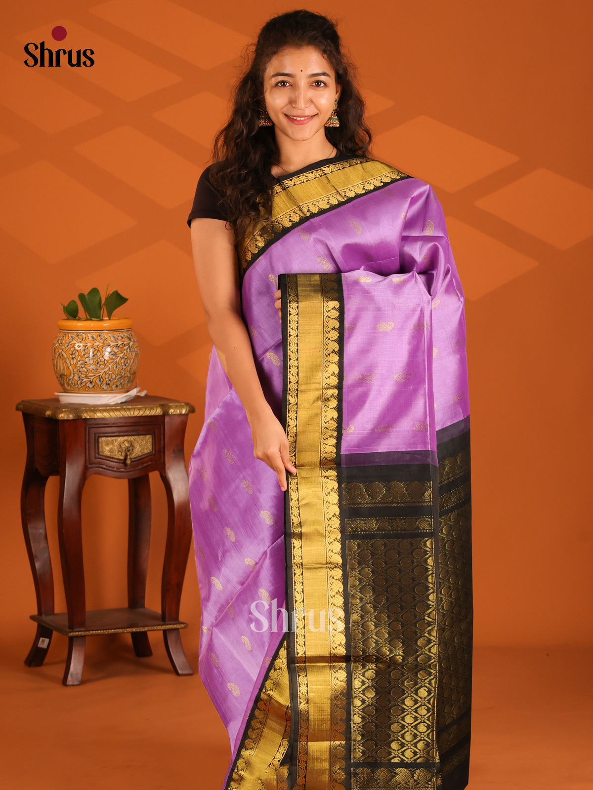 Chic Lavender Silk Cotton Saree with zari maanga buttas & contrast Brown Zari Border - Shop on Shrus.com