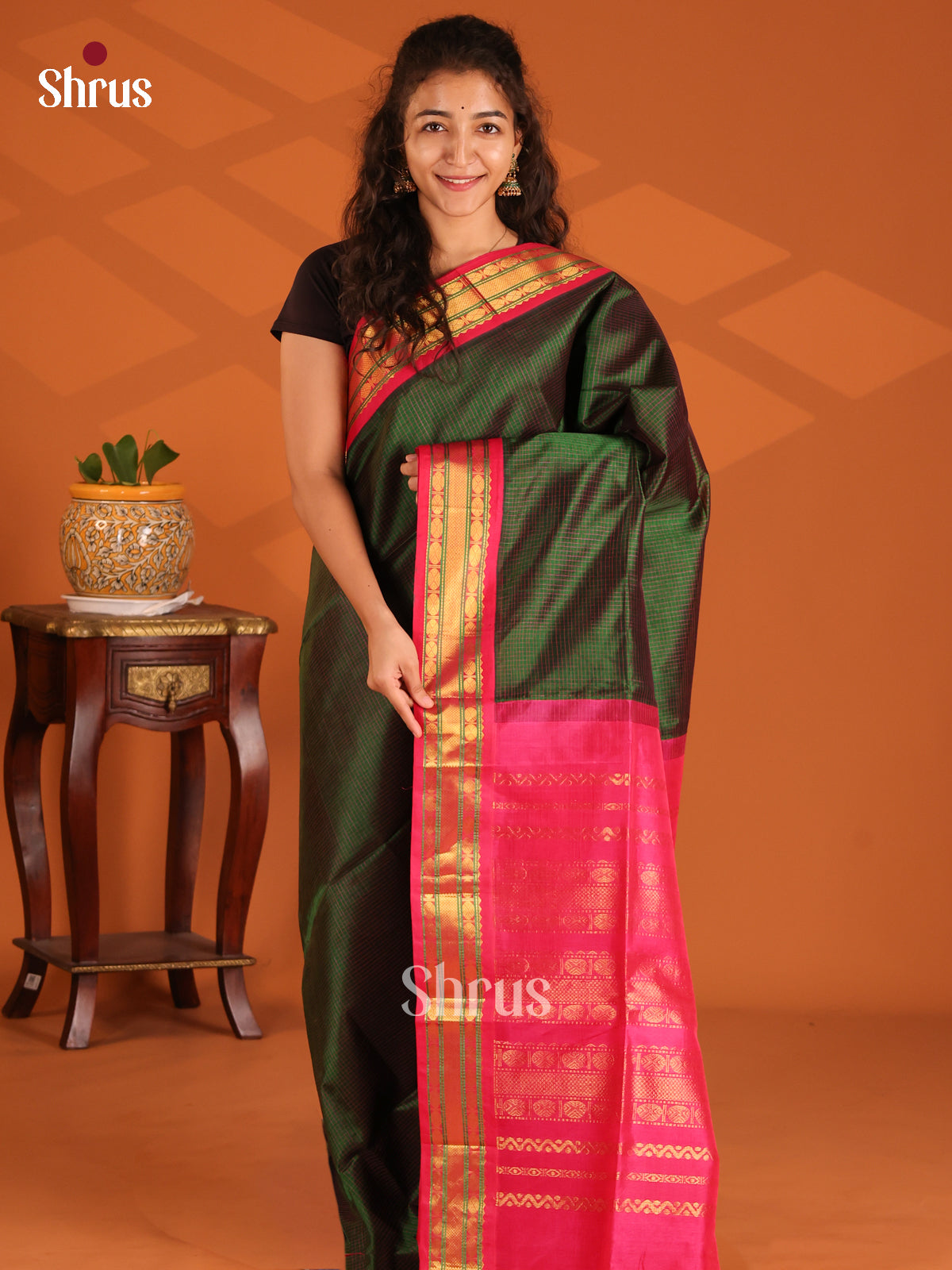 Exquisite Green & Pink Silk Cotton Saree With Zari Woven Border & Pallu - Shop on Shrus.com