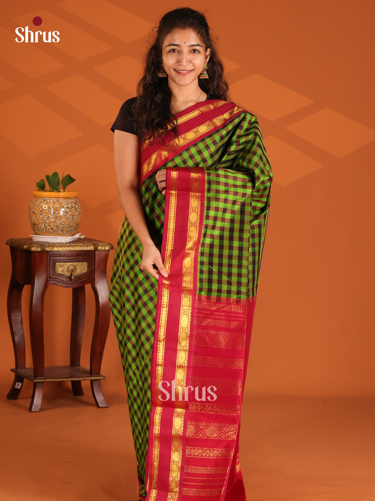 Classic Green & Maroon Checked Silk Cotton Saree With Rettapet Zari Border - Shop on Shrus.com