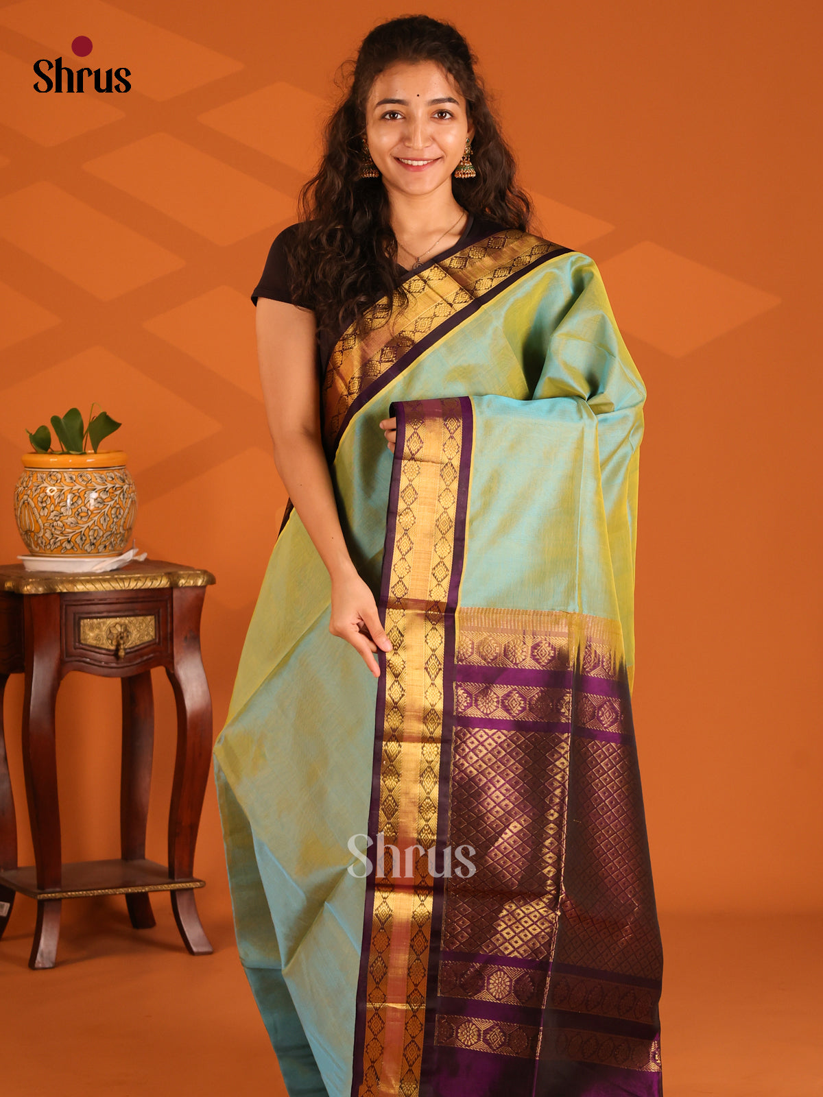 Dual tone Green Silk Cotton Saree with contrast Violet Criss cross Zari brocade pallu - Shop on Shrus.com