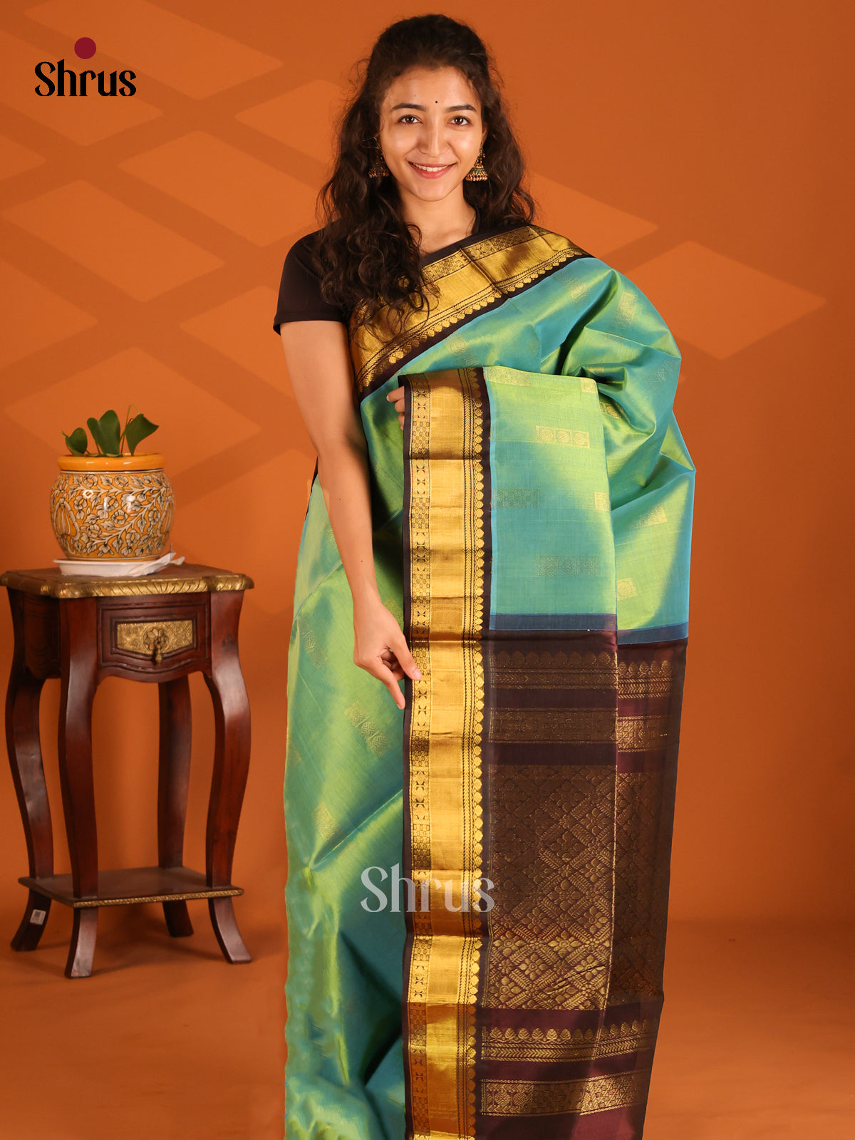 Beautiful Double Shaded Teal Green & Black Silk Cotton Saree With Zari Border - Shop on Shrus.com