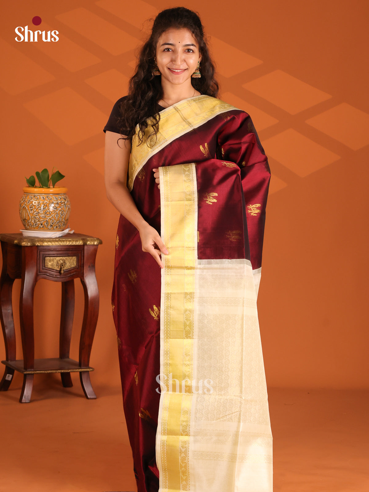 Graceful Maroon Silk Cotton Saree with Zari Woven Birds Motifs & Cream Brocade Pallu - Shop on Shrus.com