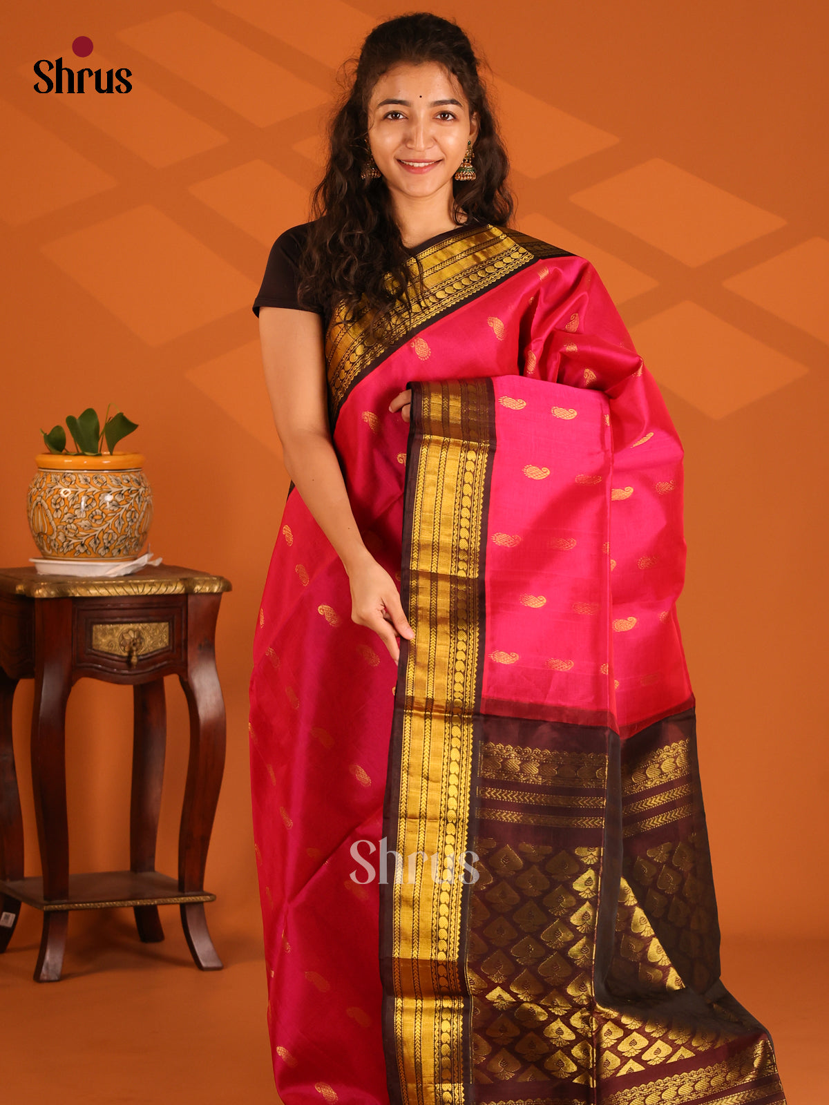Beautiful Pink Silk Cotton Saree with gold zari manga buttas & brocade pallu - Shop on Shrus.com