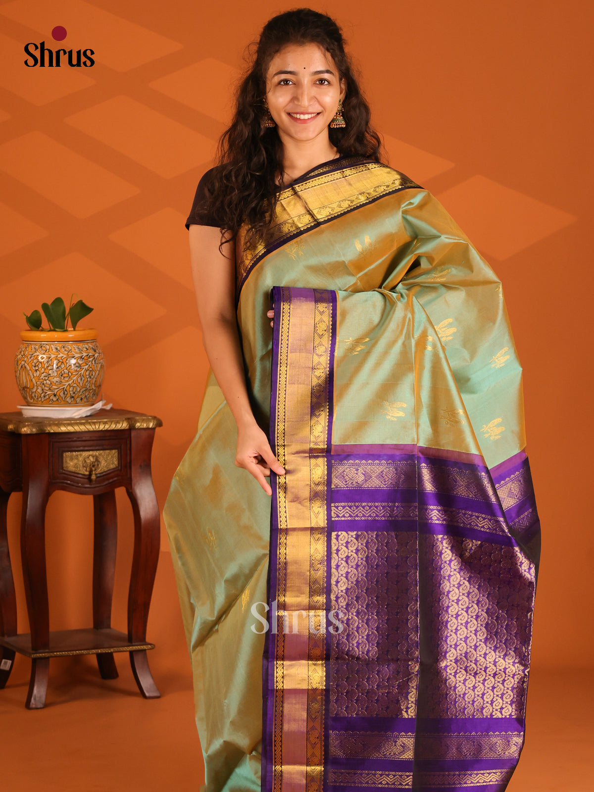 Double Shaded Green Silk Cotton Saree with gold zari peacock buttas ,brocade pallu - Shop on Shrus.com