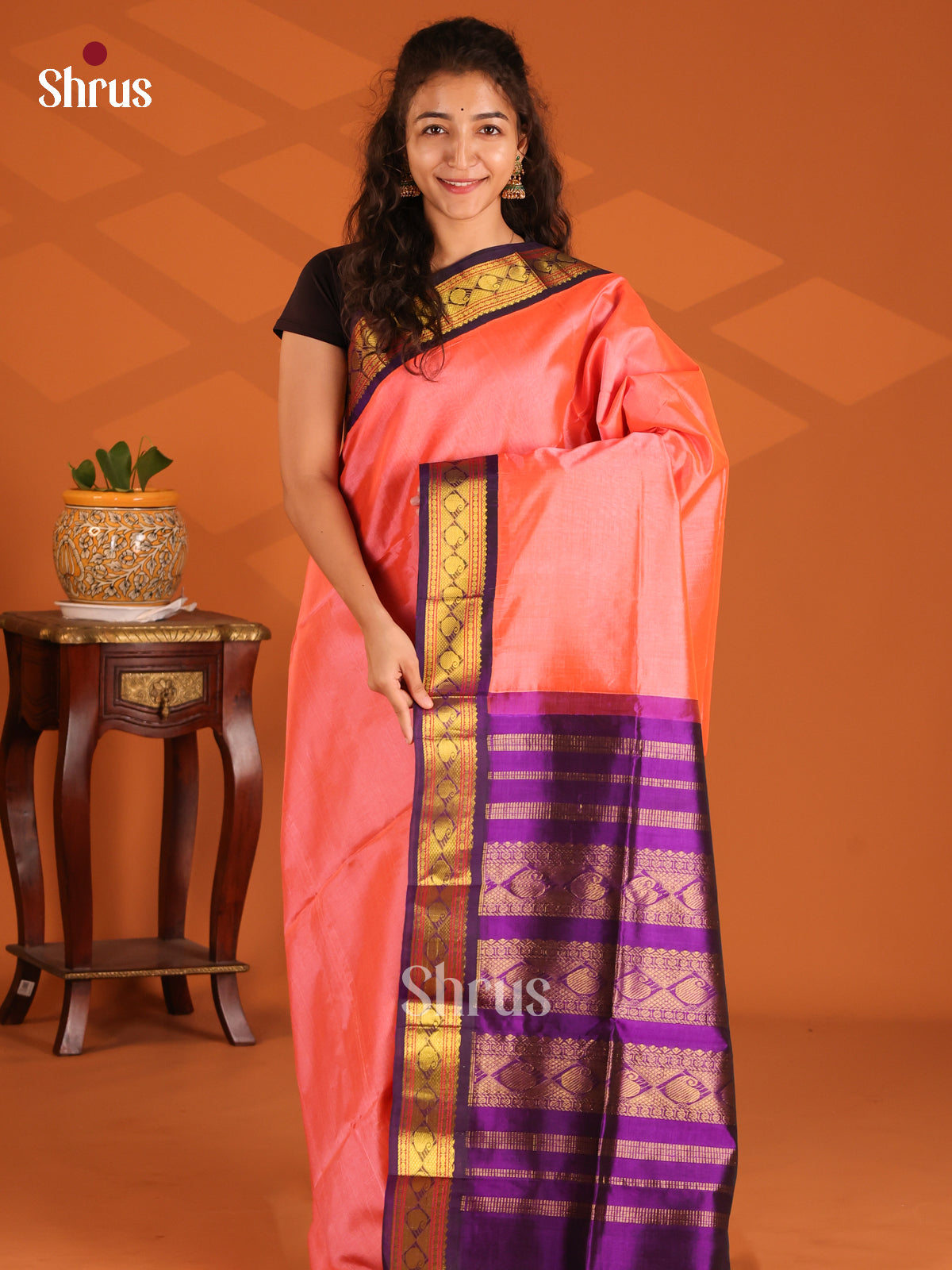 Dazzling Peachish Pink Silk Cotton Saree with contrast zari woven violet pallu - Shop on Shrus.com