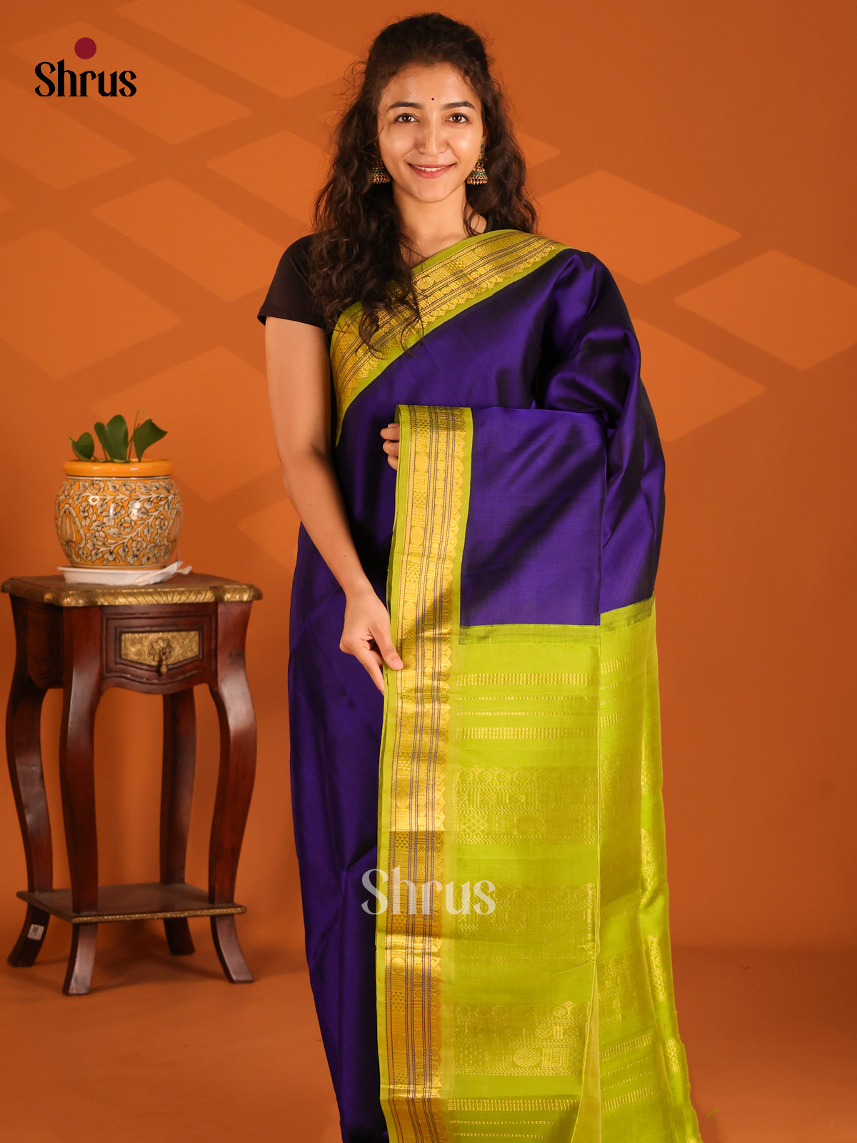 Stunning Violet Silk Cotton Saree with simple body & contrast lite Green zari border - Shop on Shrus.com