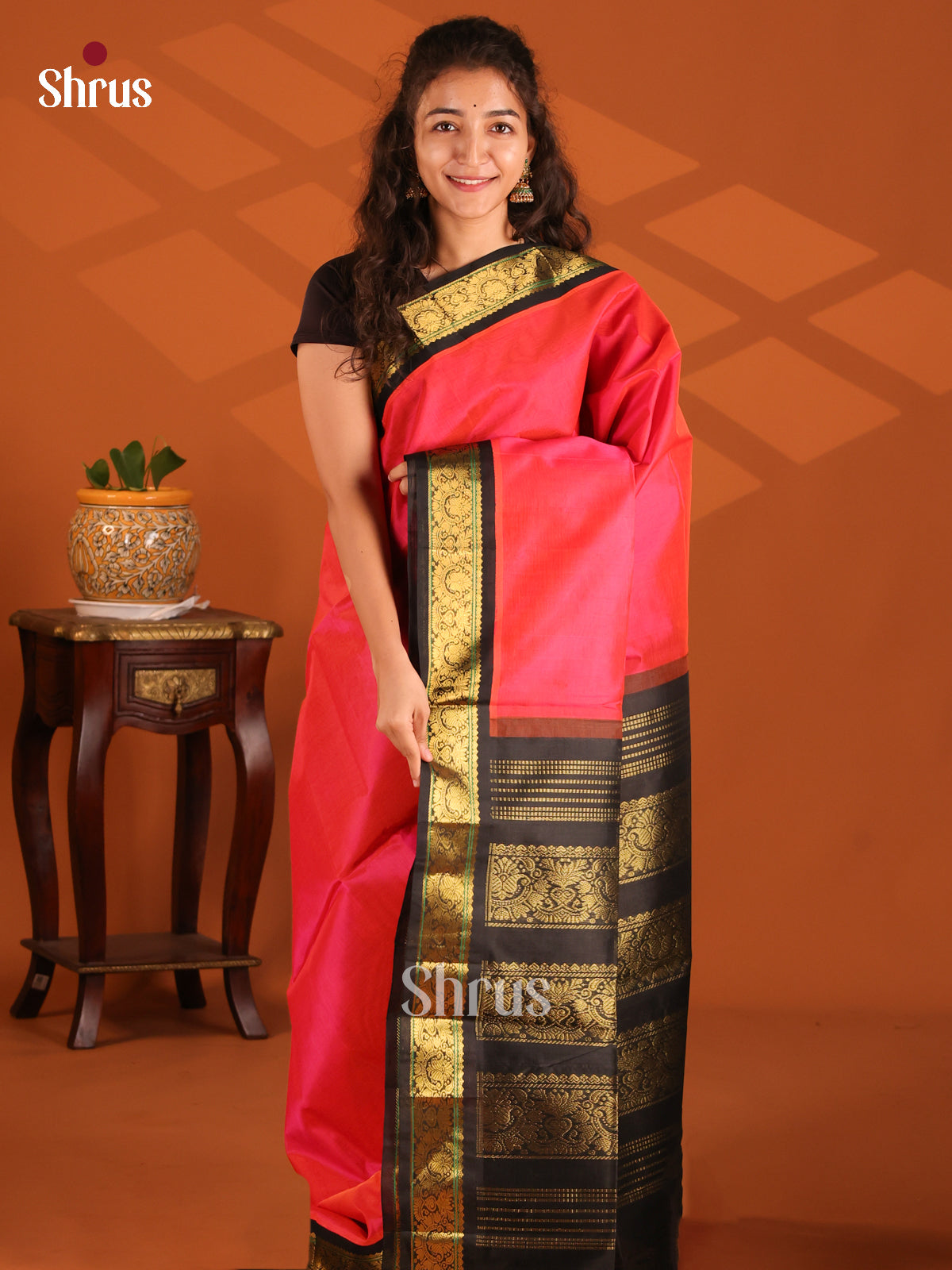 Regal Pink Silk Cotton Saree with contrast Black floral vines zari Border - Shop on Shrus.com