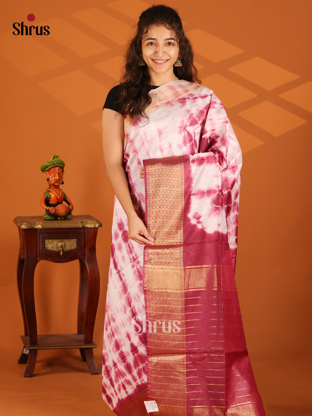 Cream with Red - Shibori Saree - Shop on Shrus.com