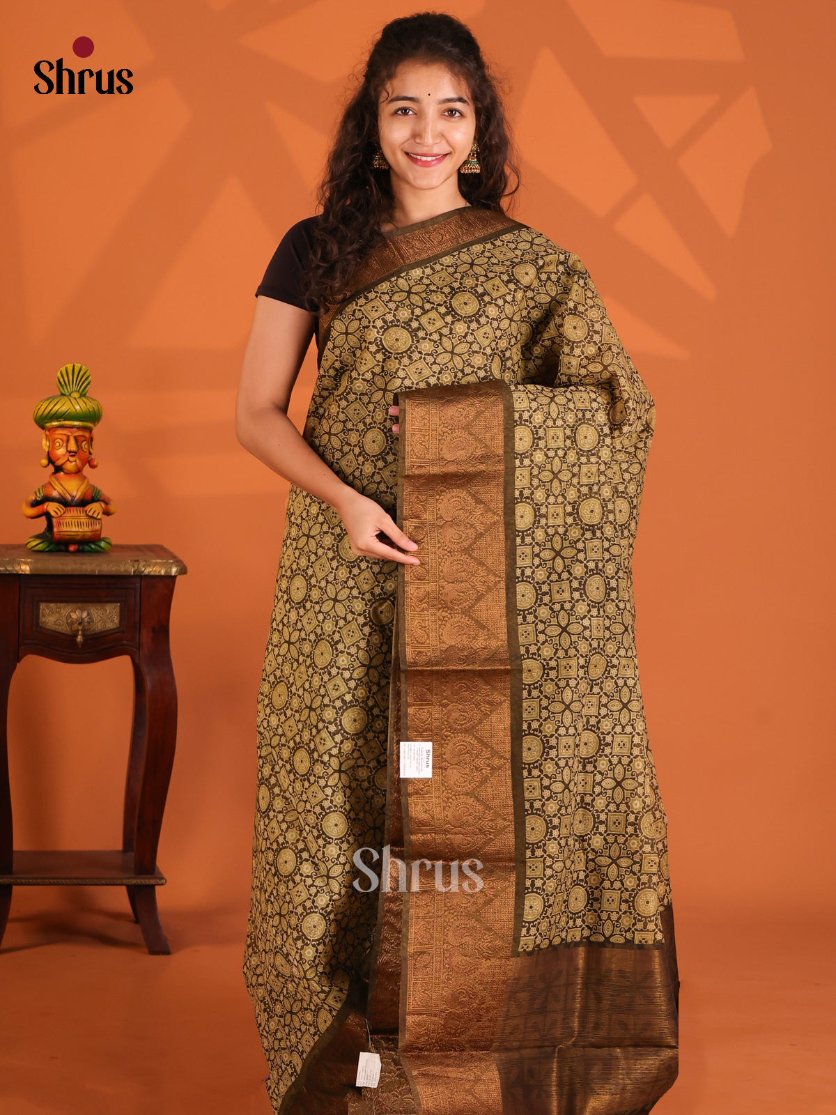 MEhandi Green - Semi Linen Print Saree - Shop on Shrus.com