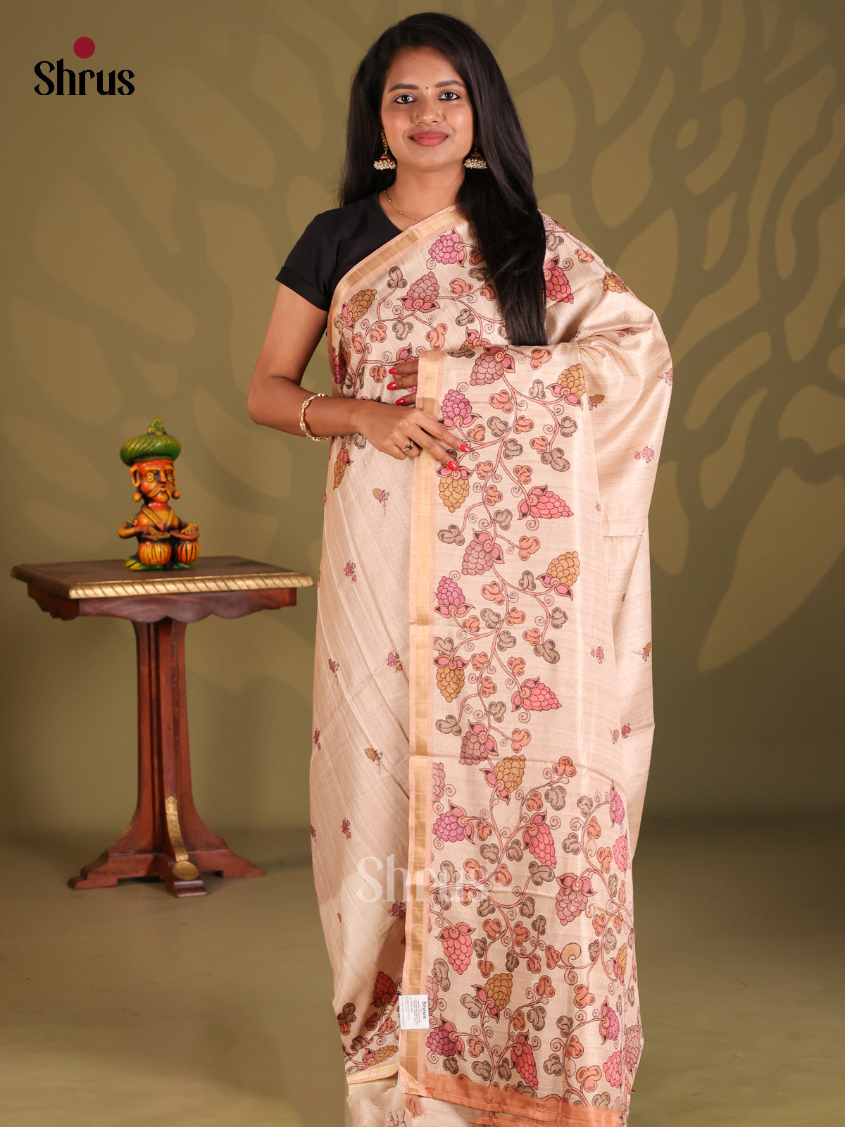Cream & Peach- Semi Matka Saree - Shop on Shrus.com