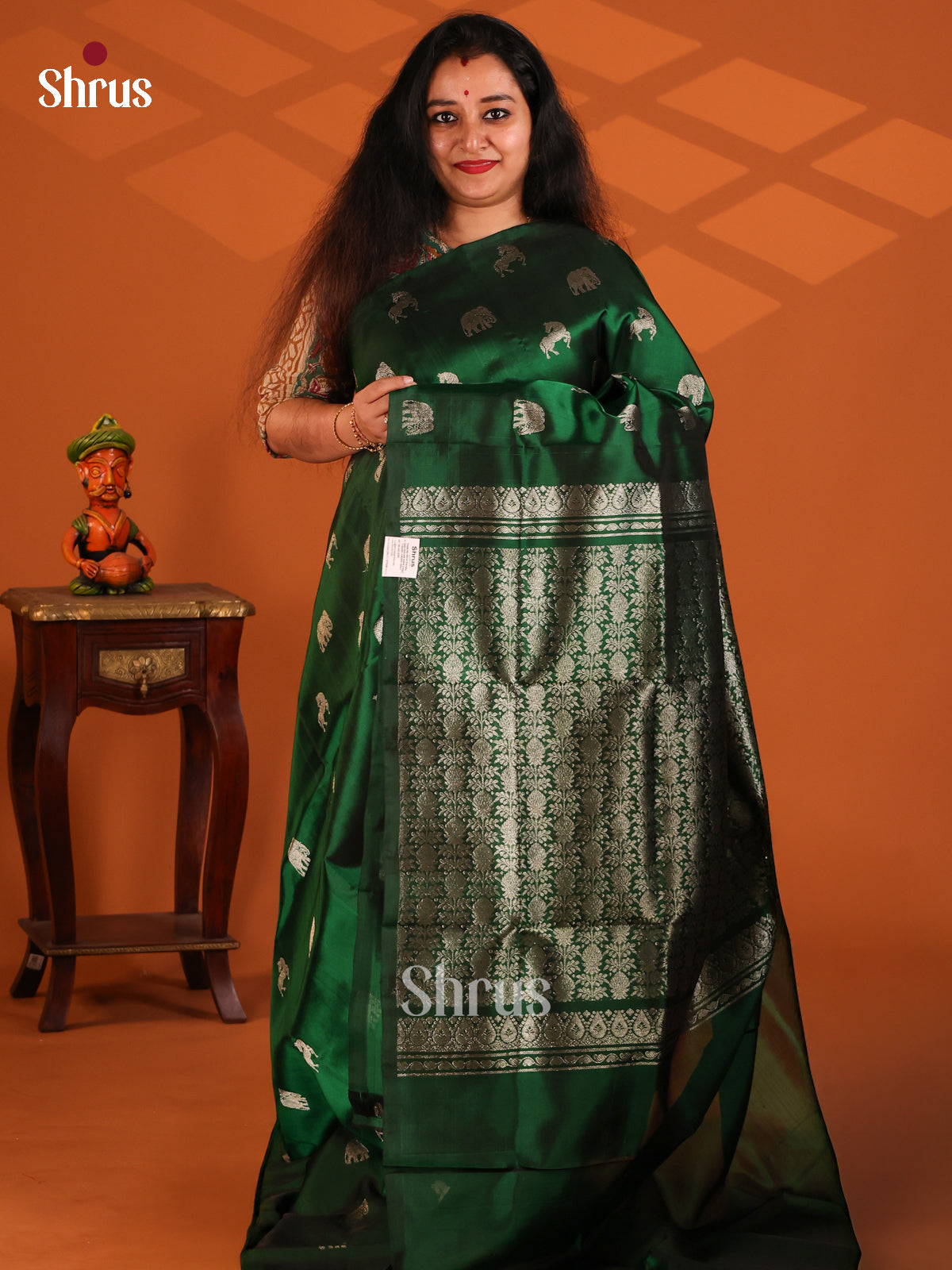 Royal Green Borderless Venkatagiri Silk Saree with zari woven horse, elephant buttis , brocade pallu - Shop on Shrus.com