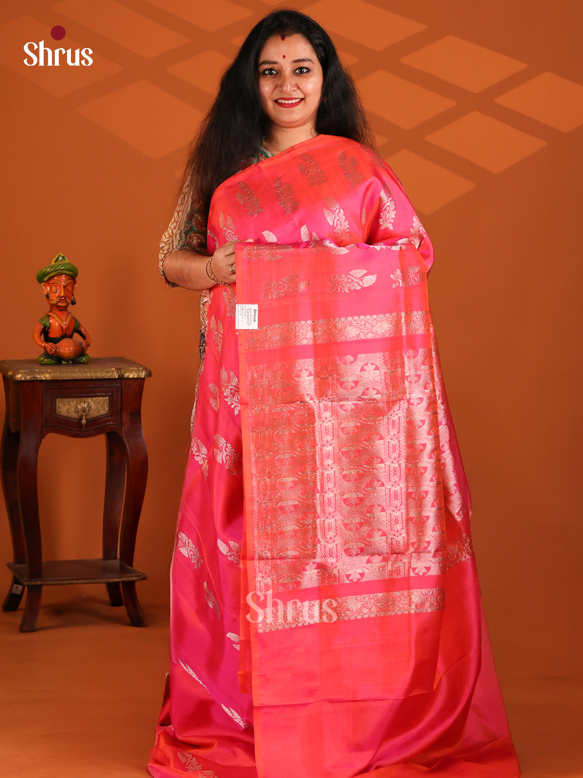 Serene Orangish Pink Venkatagiri silk Saree with zari floral motifs , brocade pallu