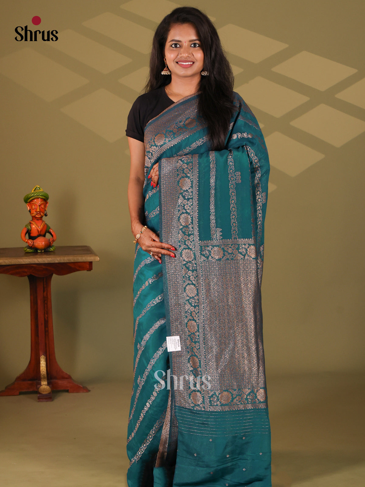 Peacock Green(Single Tone) - Semi Georgette Saree - Shop on Shrus.com