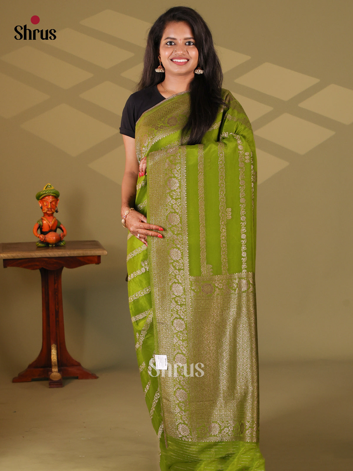 Lite Green(Single Tone)- Semi Georgette Saree - Shop on Shrus.com