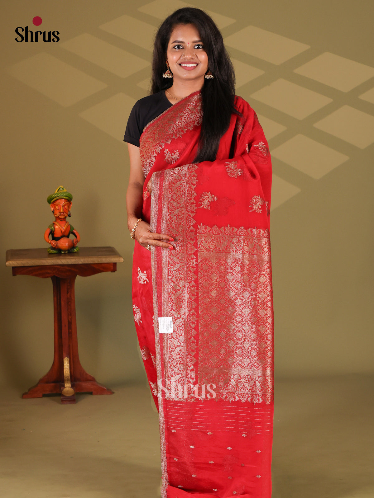 Red(SIngle Tone) - Semi Georgette Saree - Shop on Shrus.com