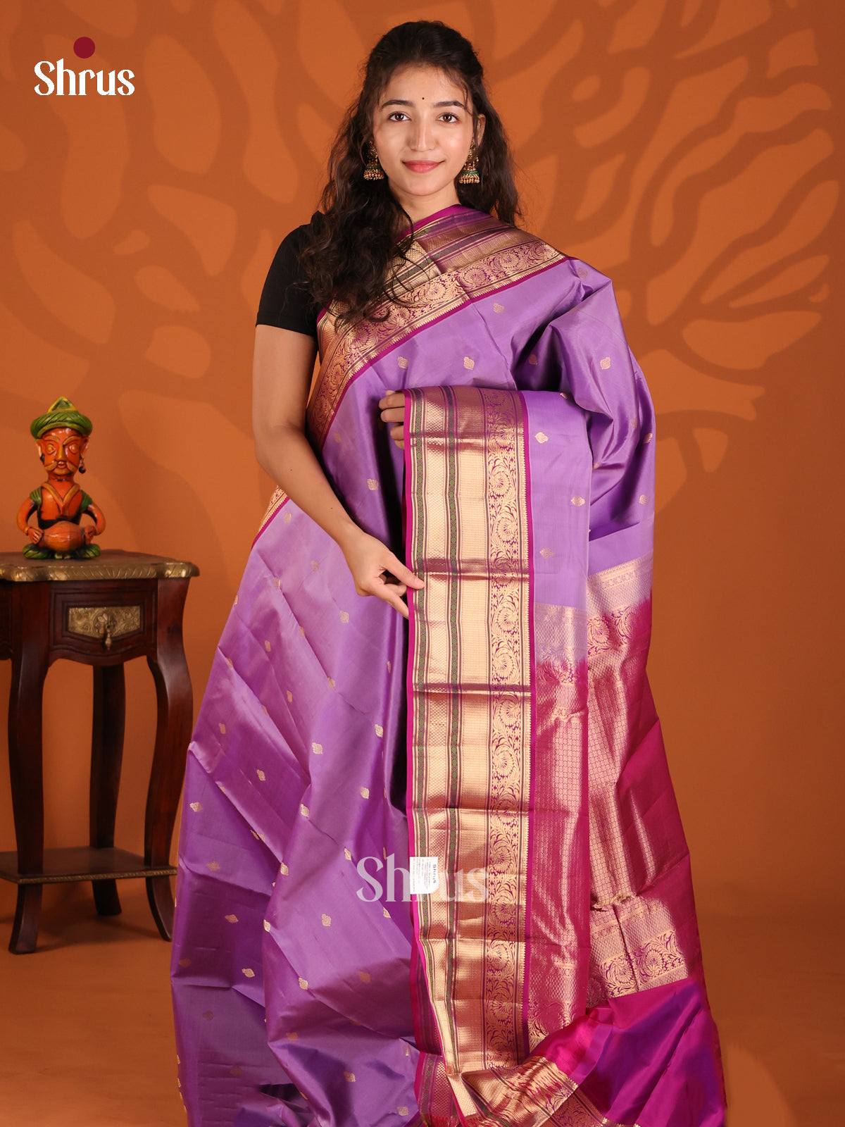 Lavender & Purple Kanchipuram silk Saree with rich traditional zari border - Shop on Shrus.com