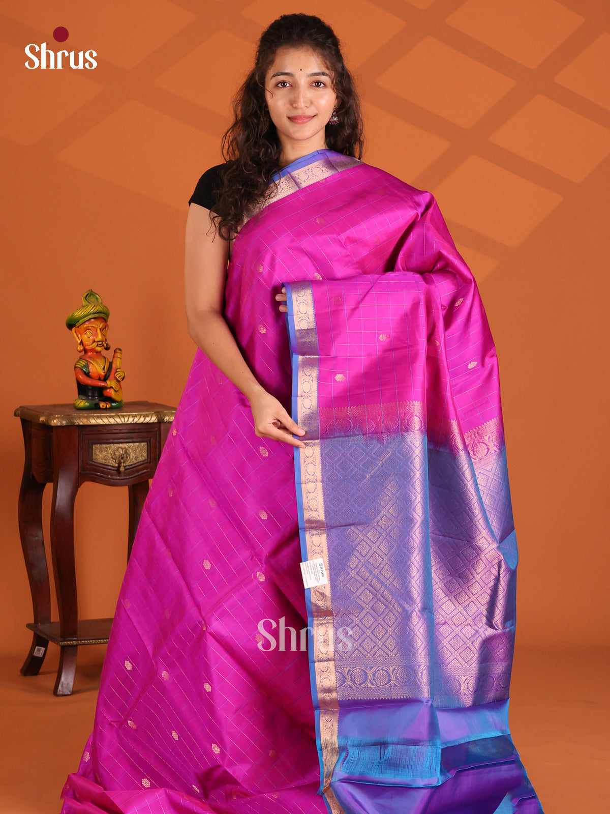 Lustrous Pink Kanchipuram silk Saree with checkered pattern & small zari border-1