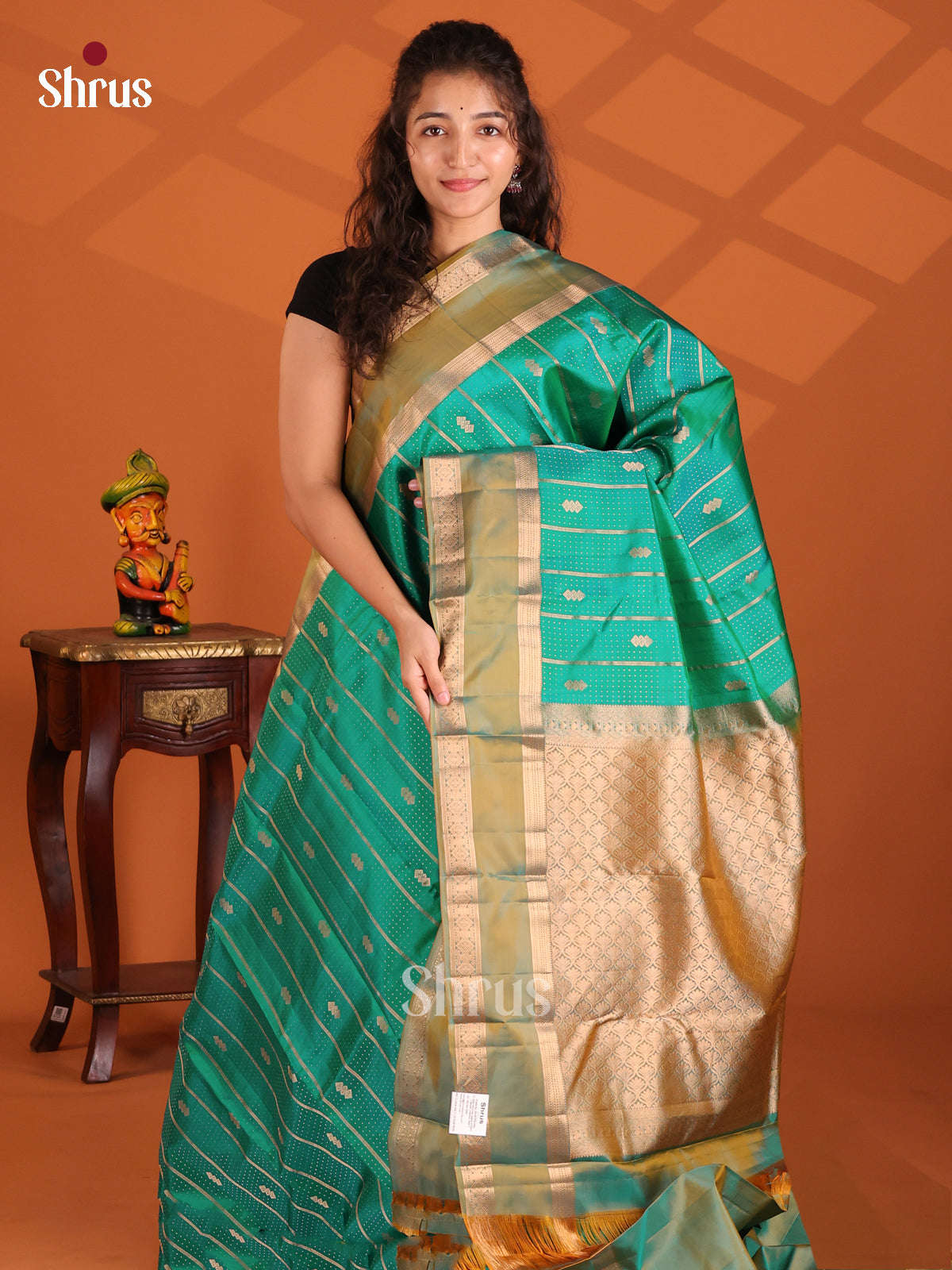 Classy Green Kanchipuram silk Saree with rettaipet zari border