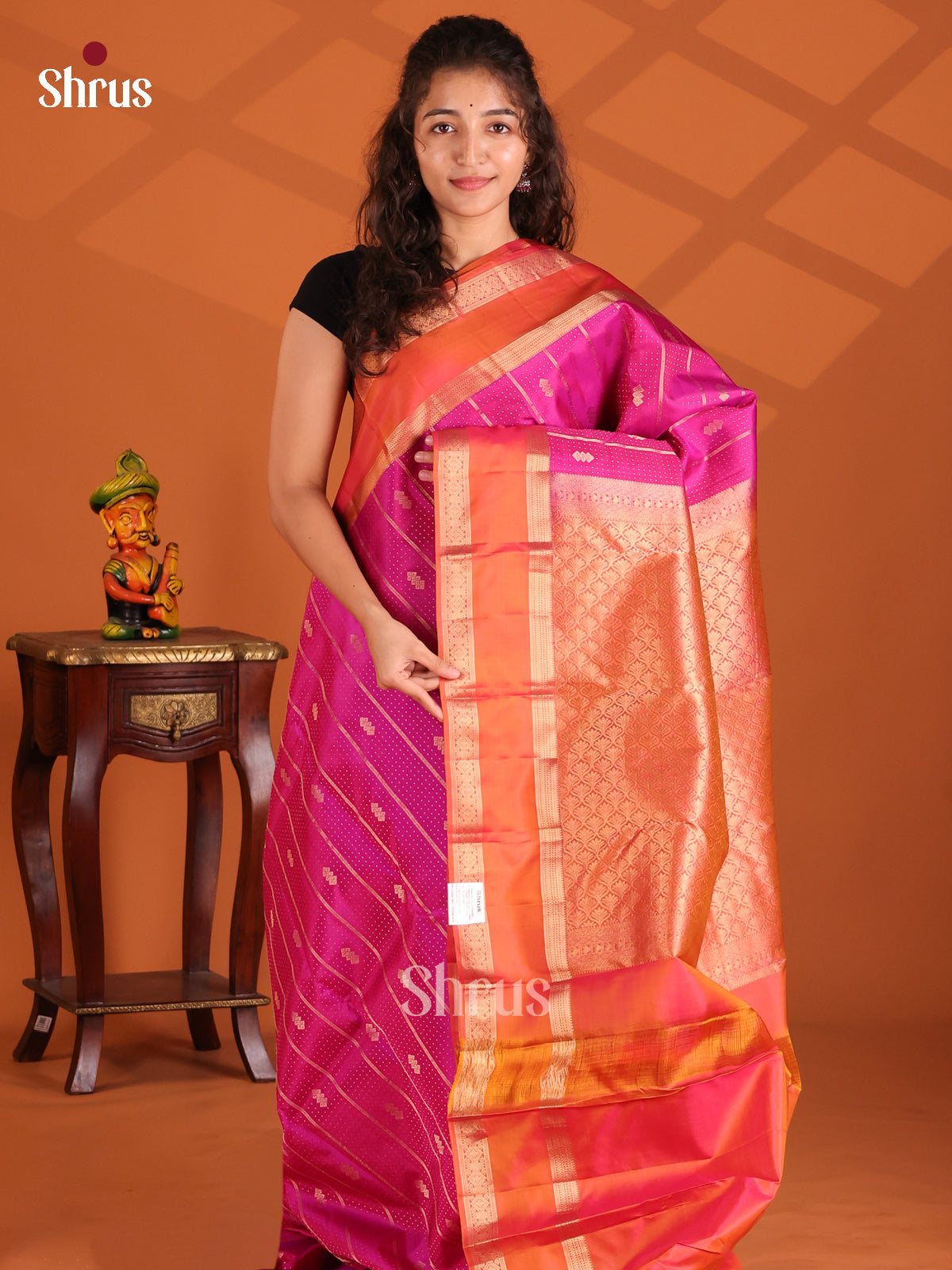 Charming Pink Kanchipuram silk Saree with Orangish Pink Rettaipet zari border