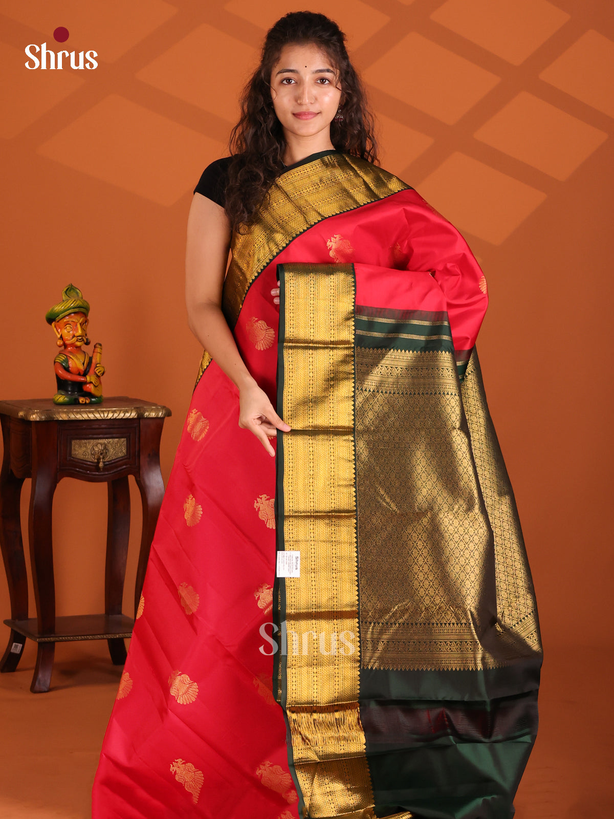Fabulous Red Kanchipuram silk Saree with criss cross checks & brocade pallu - Shop on Shrus.com
