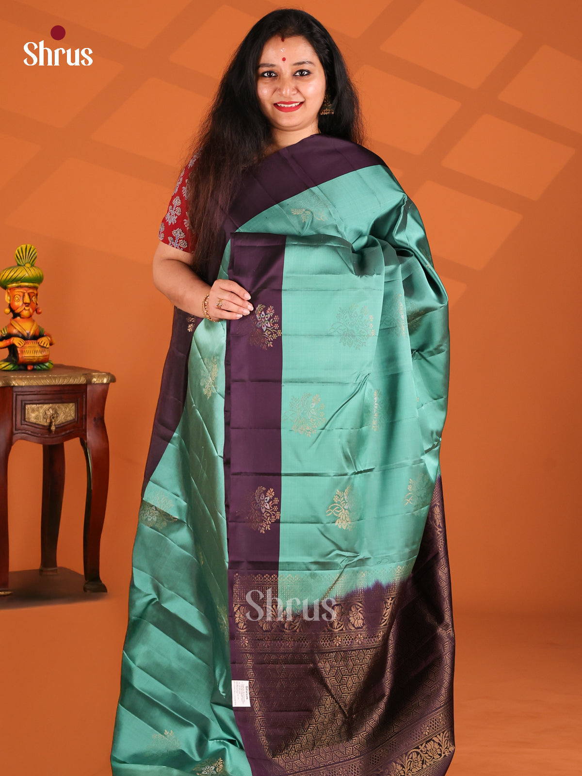 Pastel green Softsilk-halfpure Saree gleams with gold zari floral motifs - Shop on Shrus.com