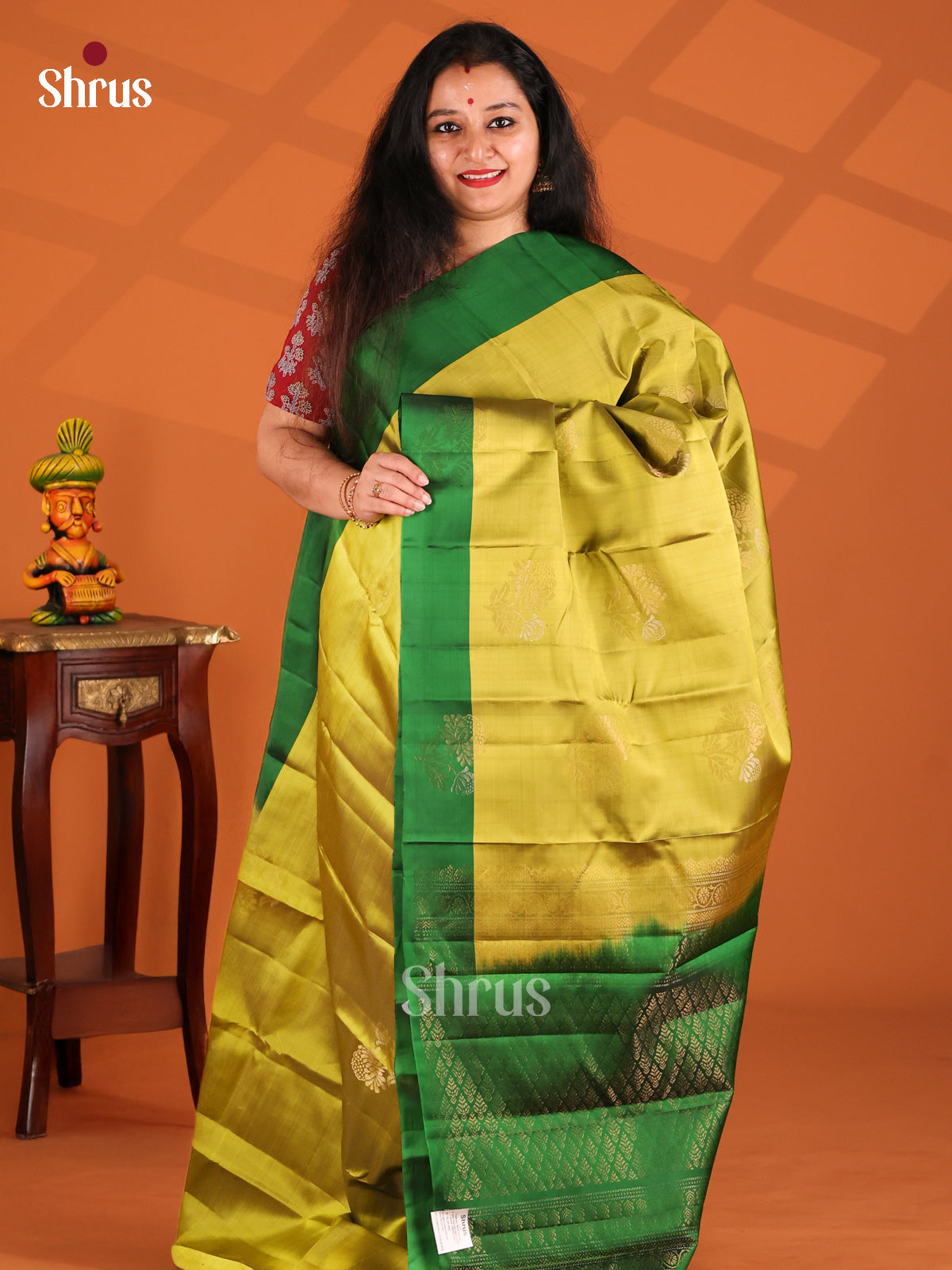 Pretty Mathulir green Softsilk-halfpure Saree with gold, silver zari floral motifs - Shop on Shrus.com