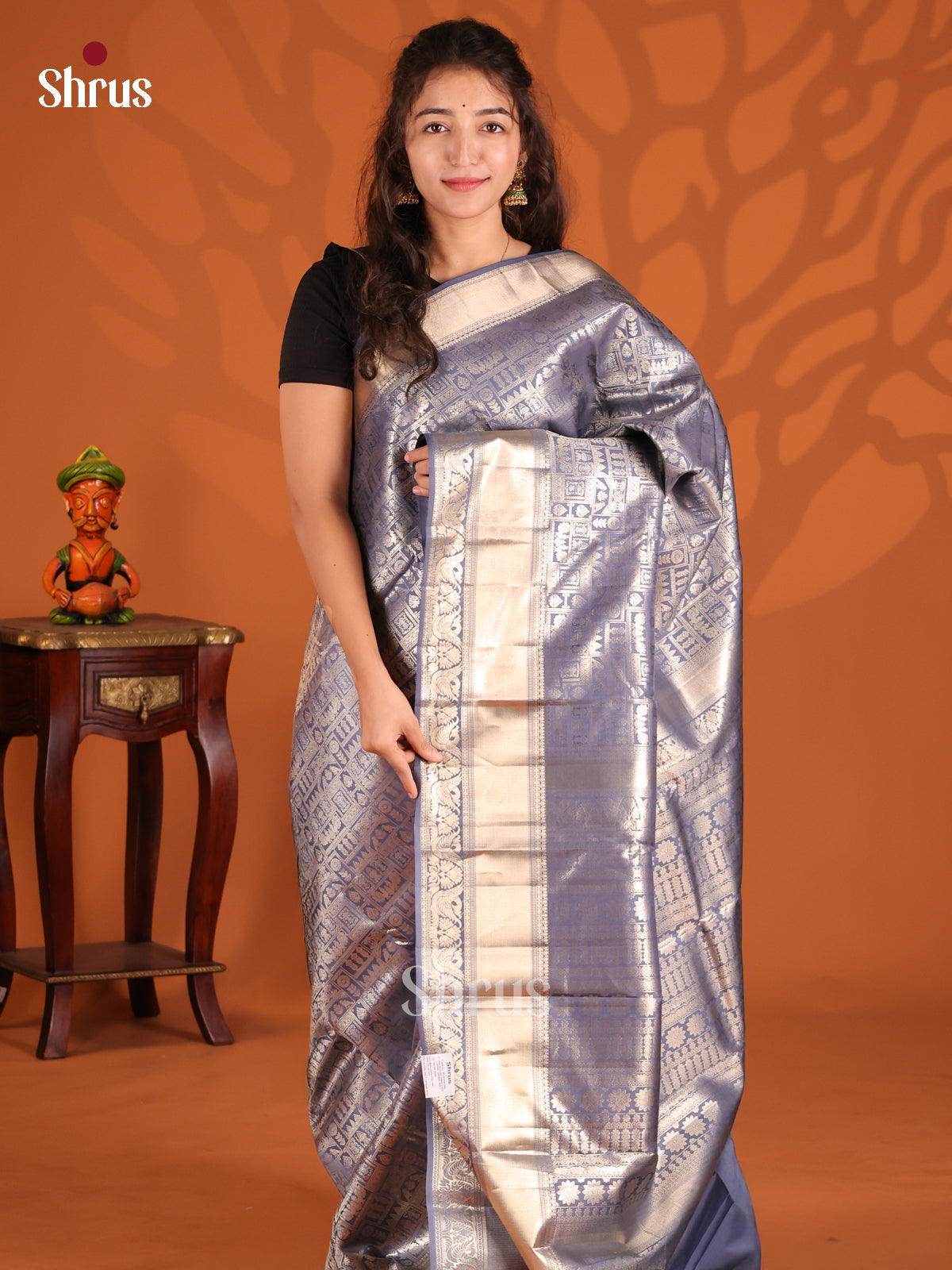 Blue Single Tone Kanchipuram silk Saree with splendid zari brocade
