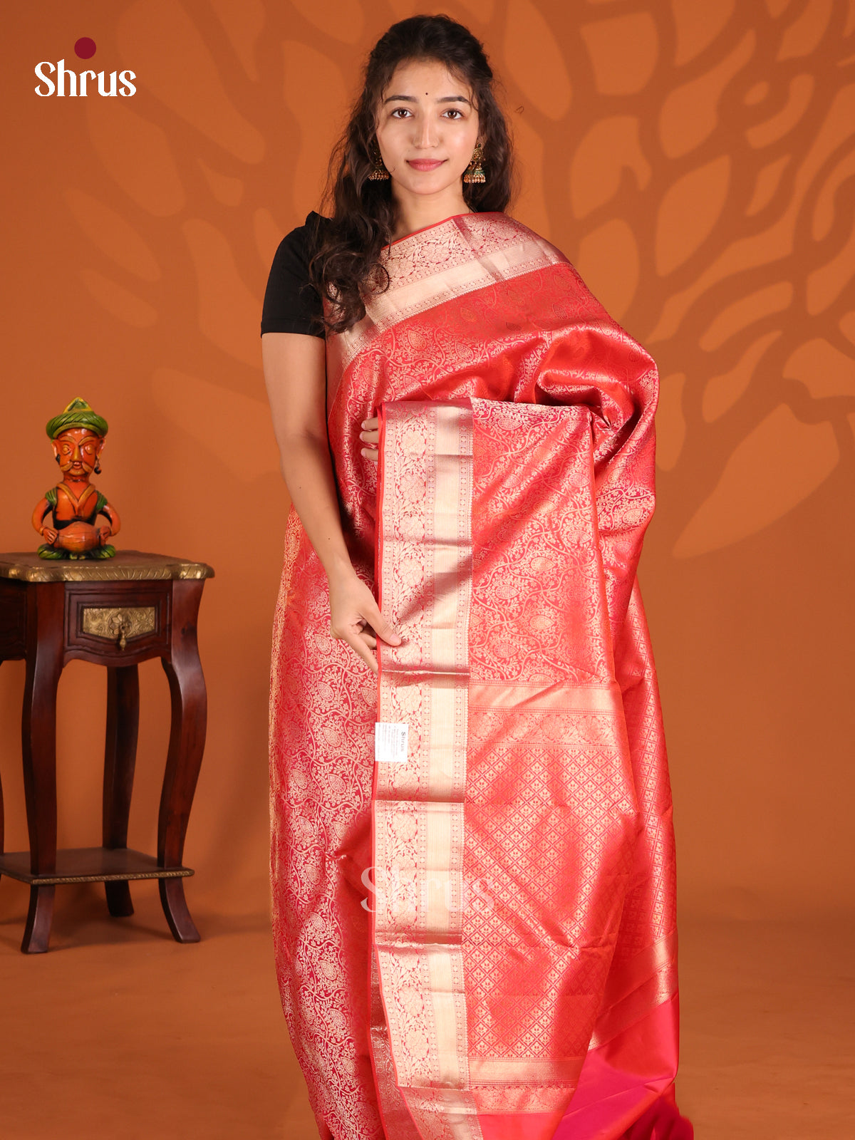 Red Single Tone Kanchipuram silk Saree adorned with zari floral nestling brocade - Shop on Shrus.com