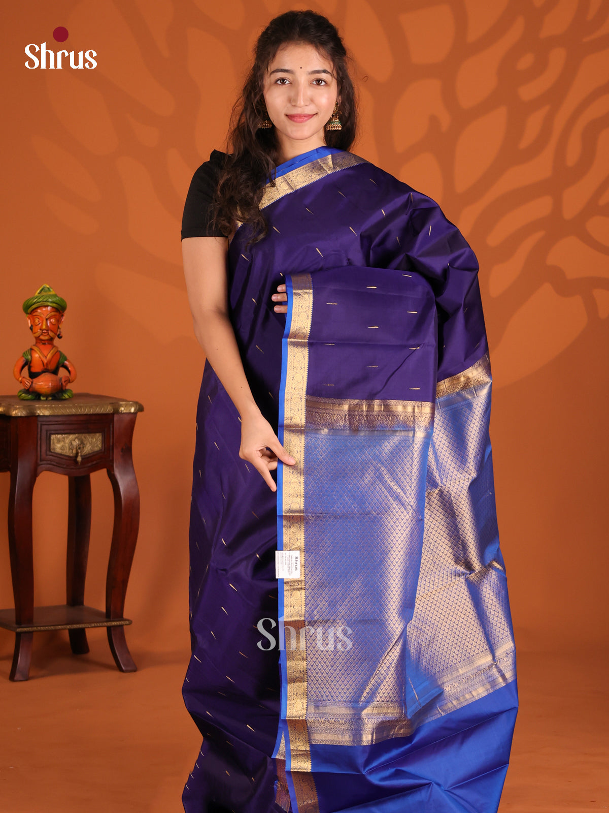 Magnificent Purple & Blue Kanchipuram Silk Saree With Delicate Zari Buttas - Shop on Shrus.com